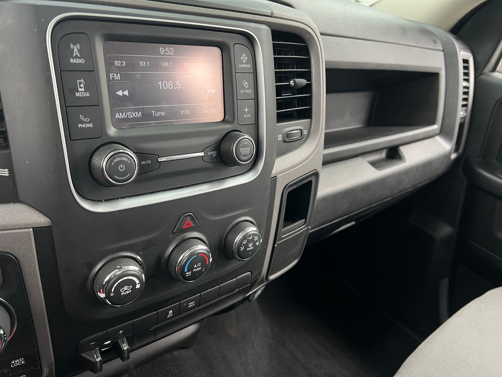 Thumbnail: 2021 RAM 1500 Classic - 3