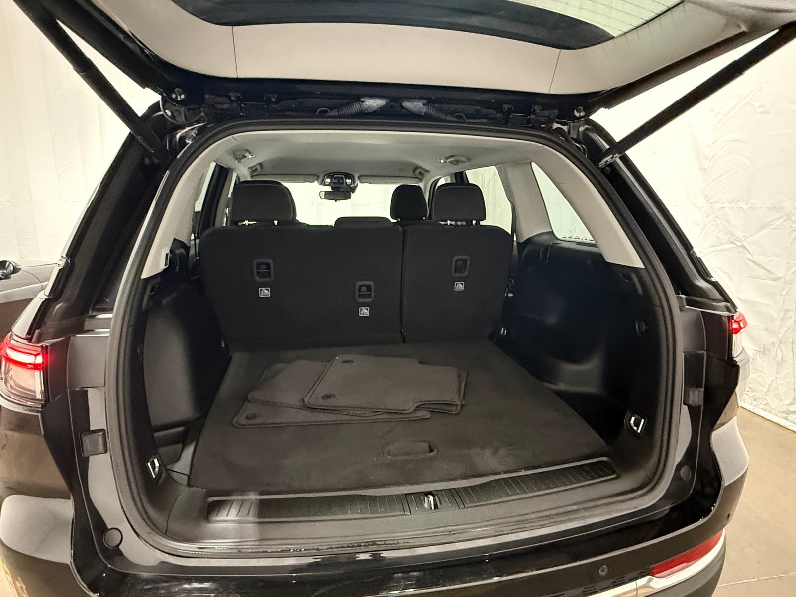 Thumbnail: 2023 Jeep Grand Cherokee - 7