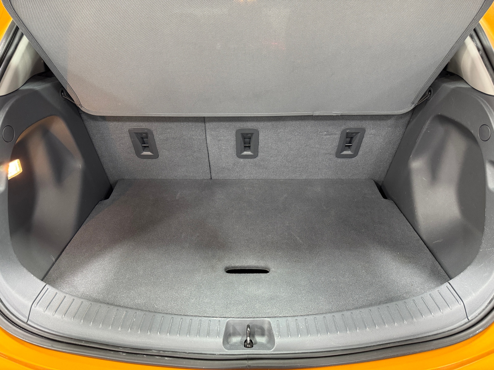 Thumbnail: 2017 Chevrolet Bolt EV - 6