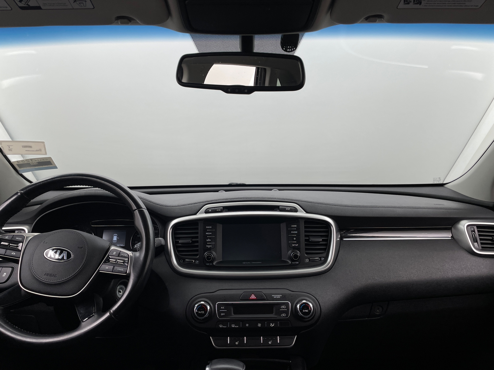 Thumbnail: 2019 Kia Sorento - 3