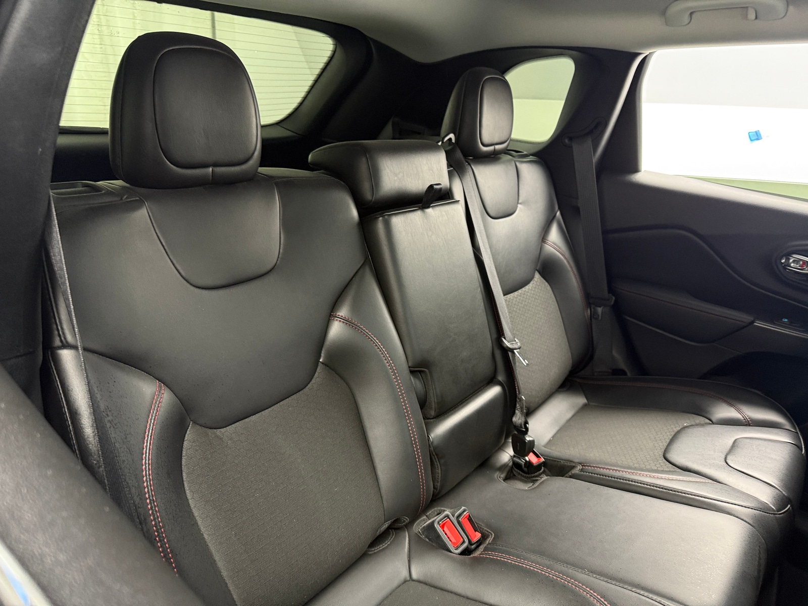 Thumbnail: 2020 Jeep Cherokee - 6