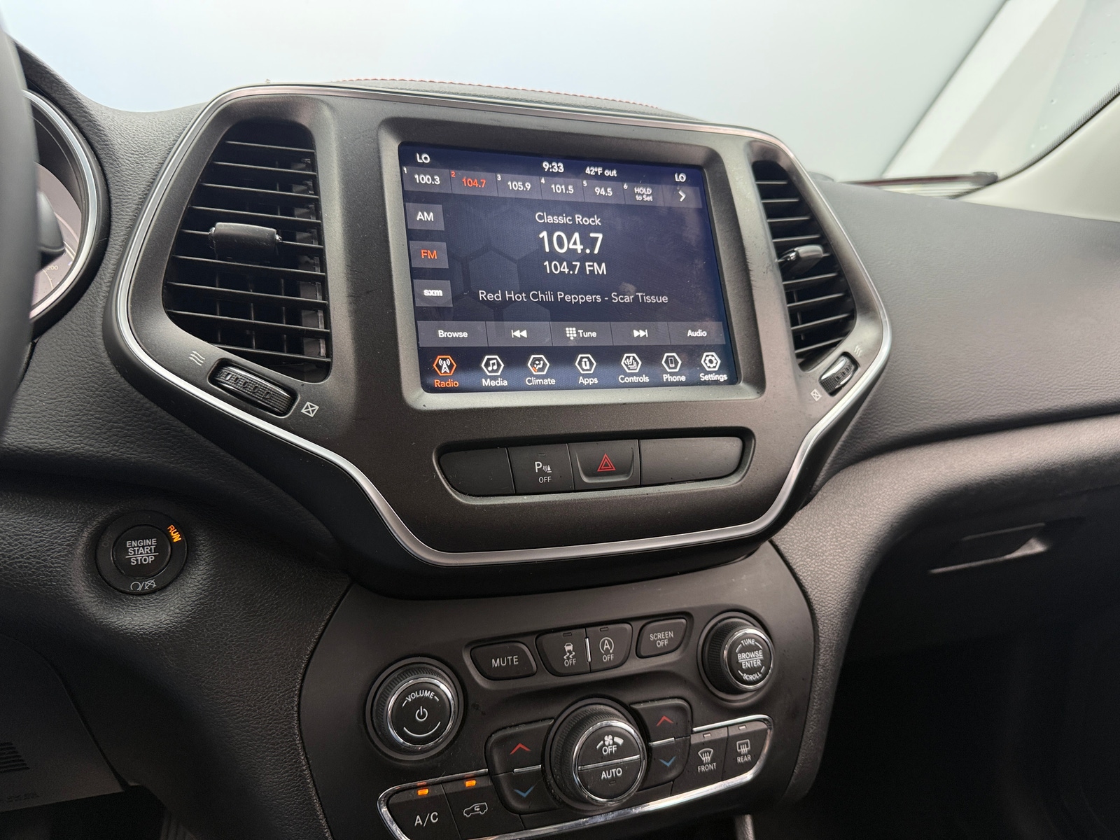 Thumbnail: 2020 Jeep Cherokee - 4