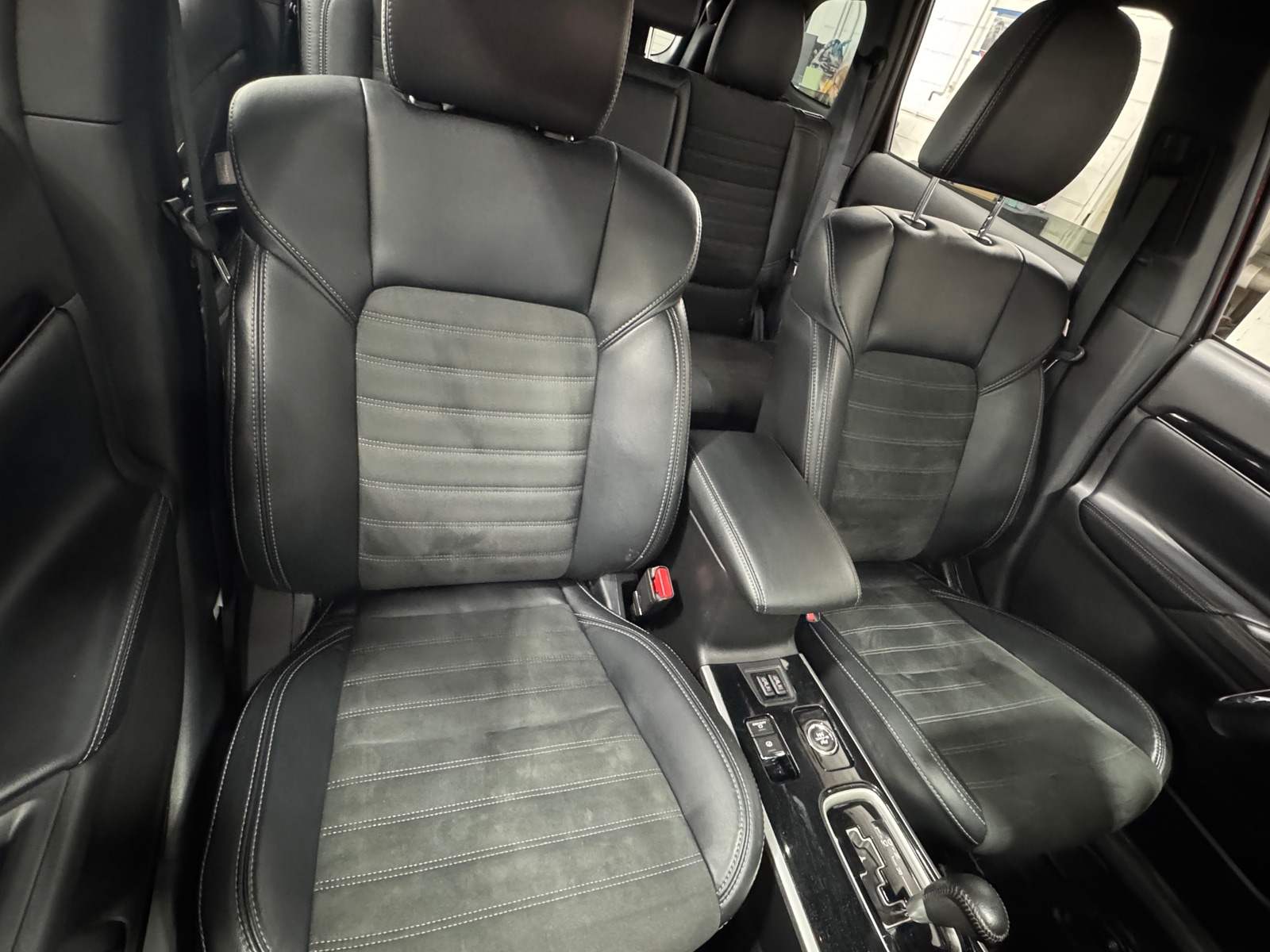 Thumbnail: 2019 Mitsubishi Outlander - 2