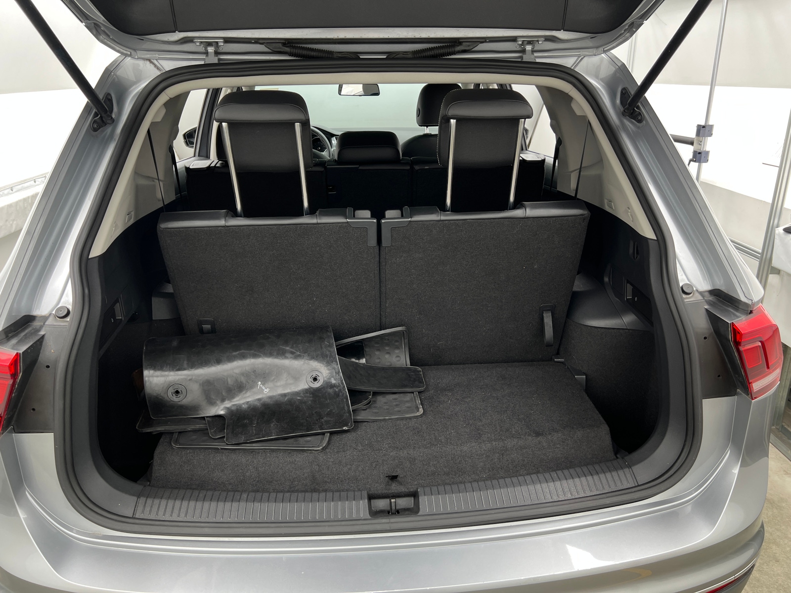 Thumbnail: 2021 Volkswagen Tiguan - 6