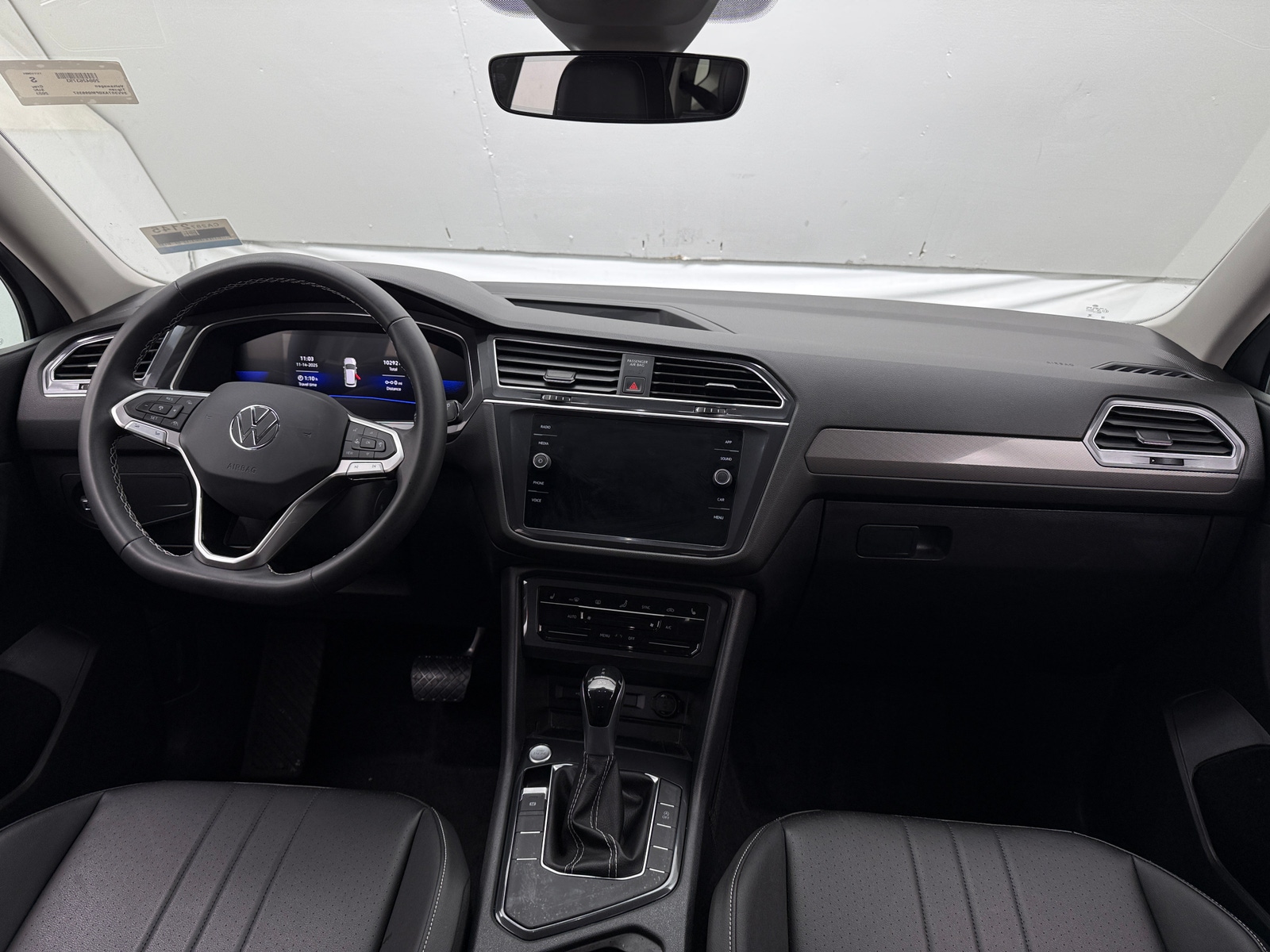 Thumbnail: 2023 Volkswagen Tiguan - 2