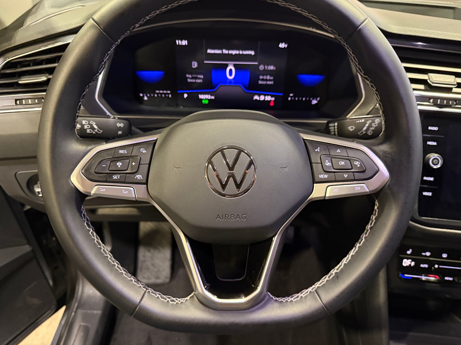 Thumbnail: 2023 Volkswagen Tiguan - 4