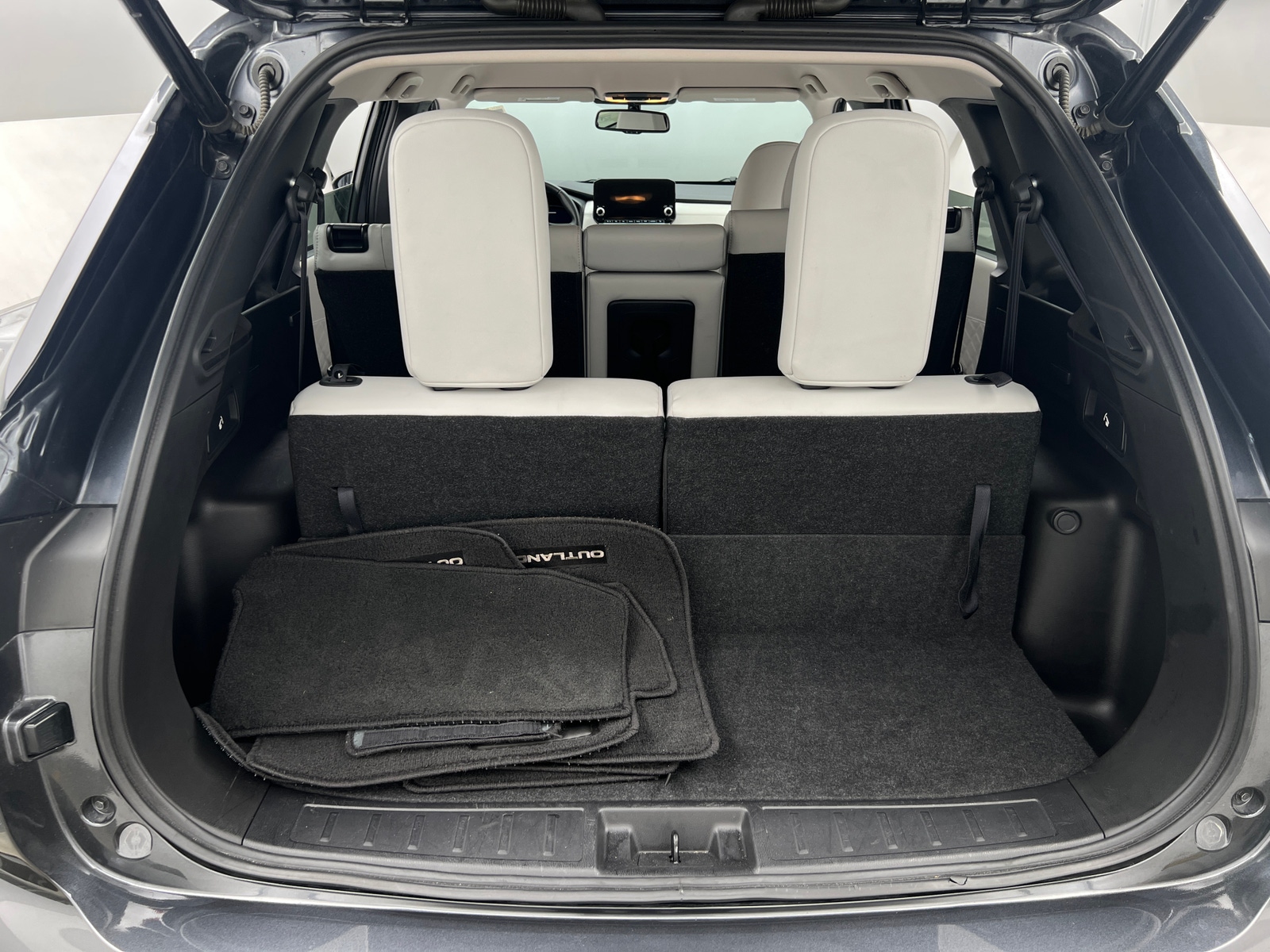 Thumbnail: 2024 Mitsubishi Outlander - 6