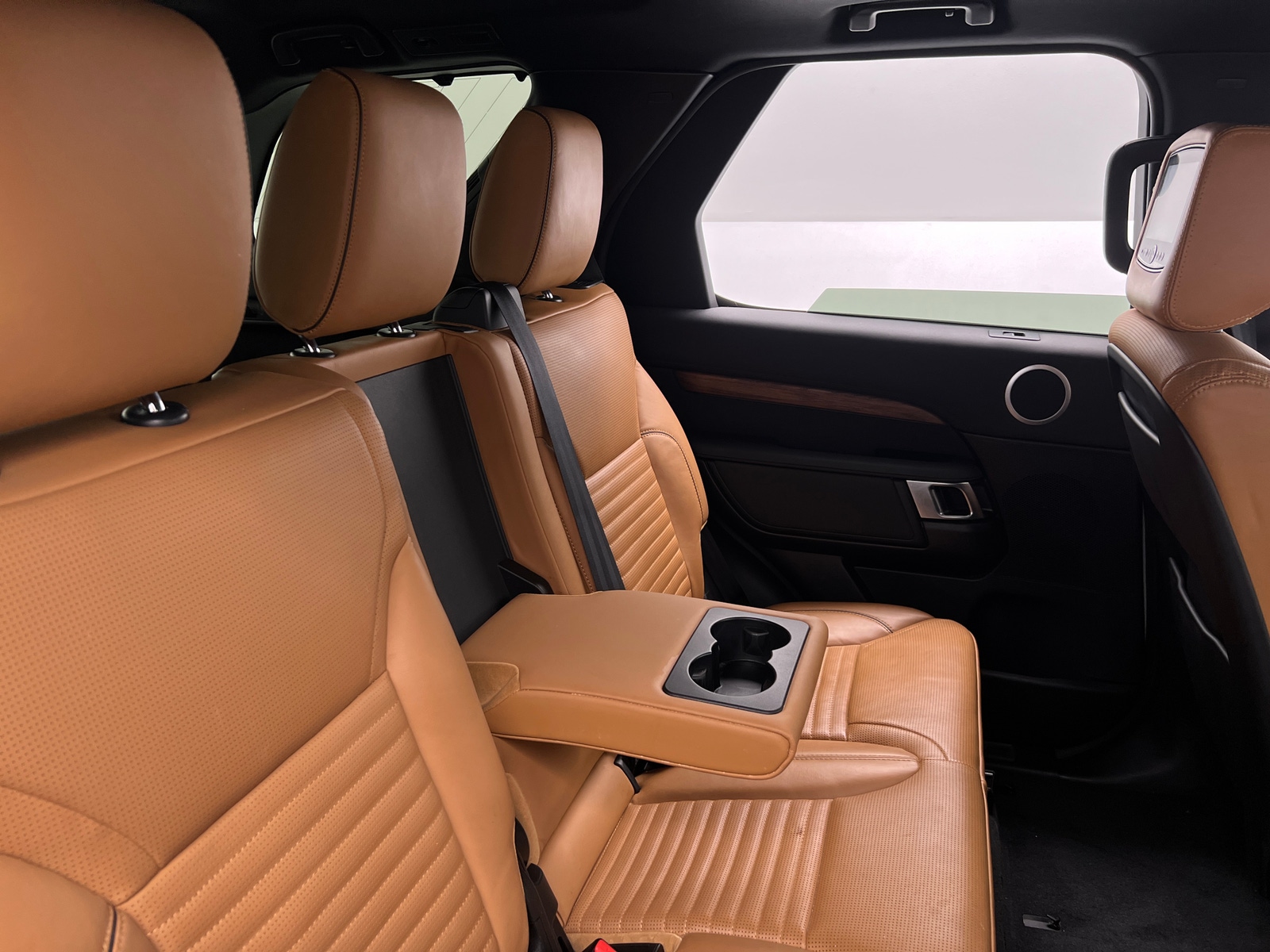 Thumbnail: 2018 Land Rover Discovery - 5