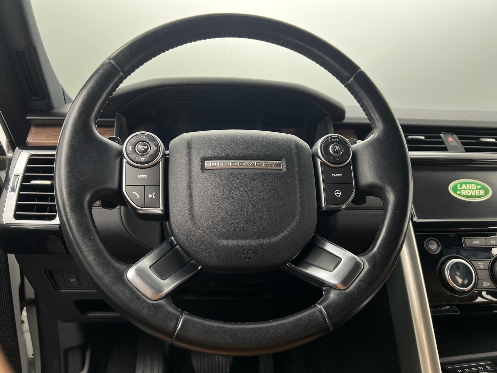 Thumbnail: 2018 Land Rover Discovery - 4