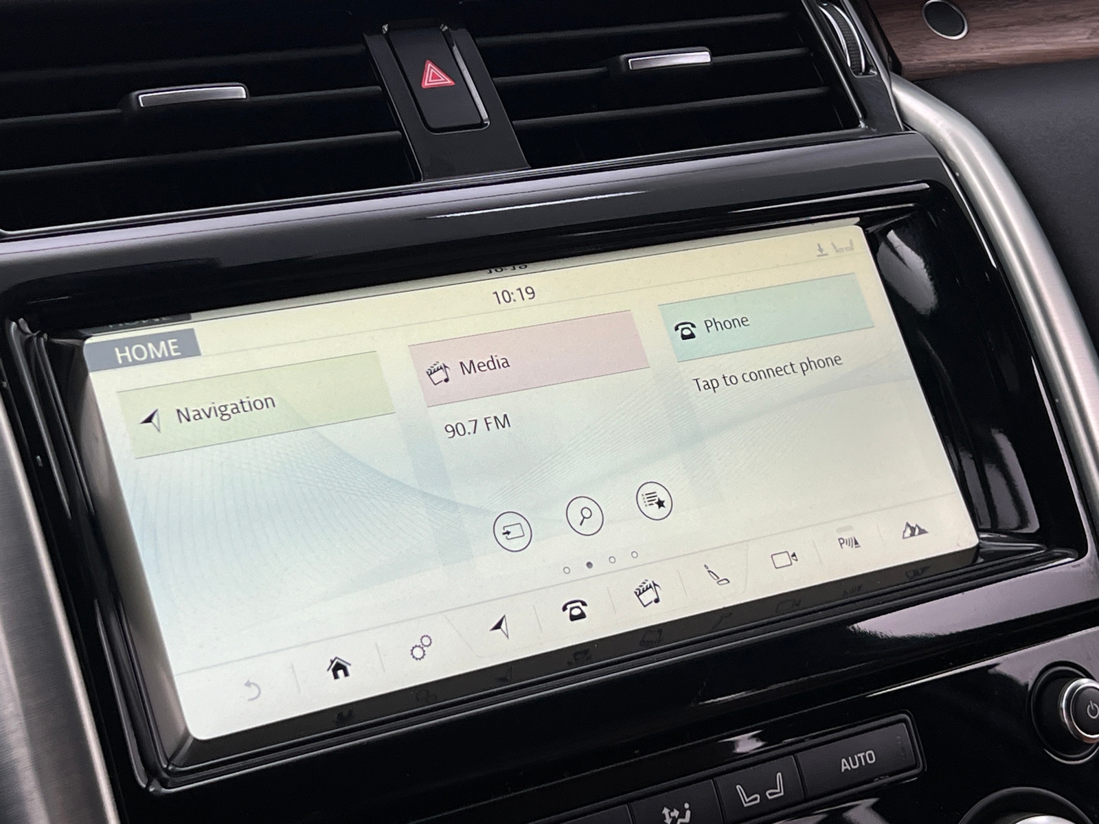 Thumbnail: 2018 Land Rover Discovery - 3