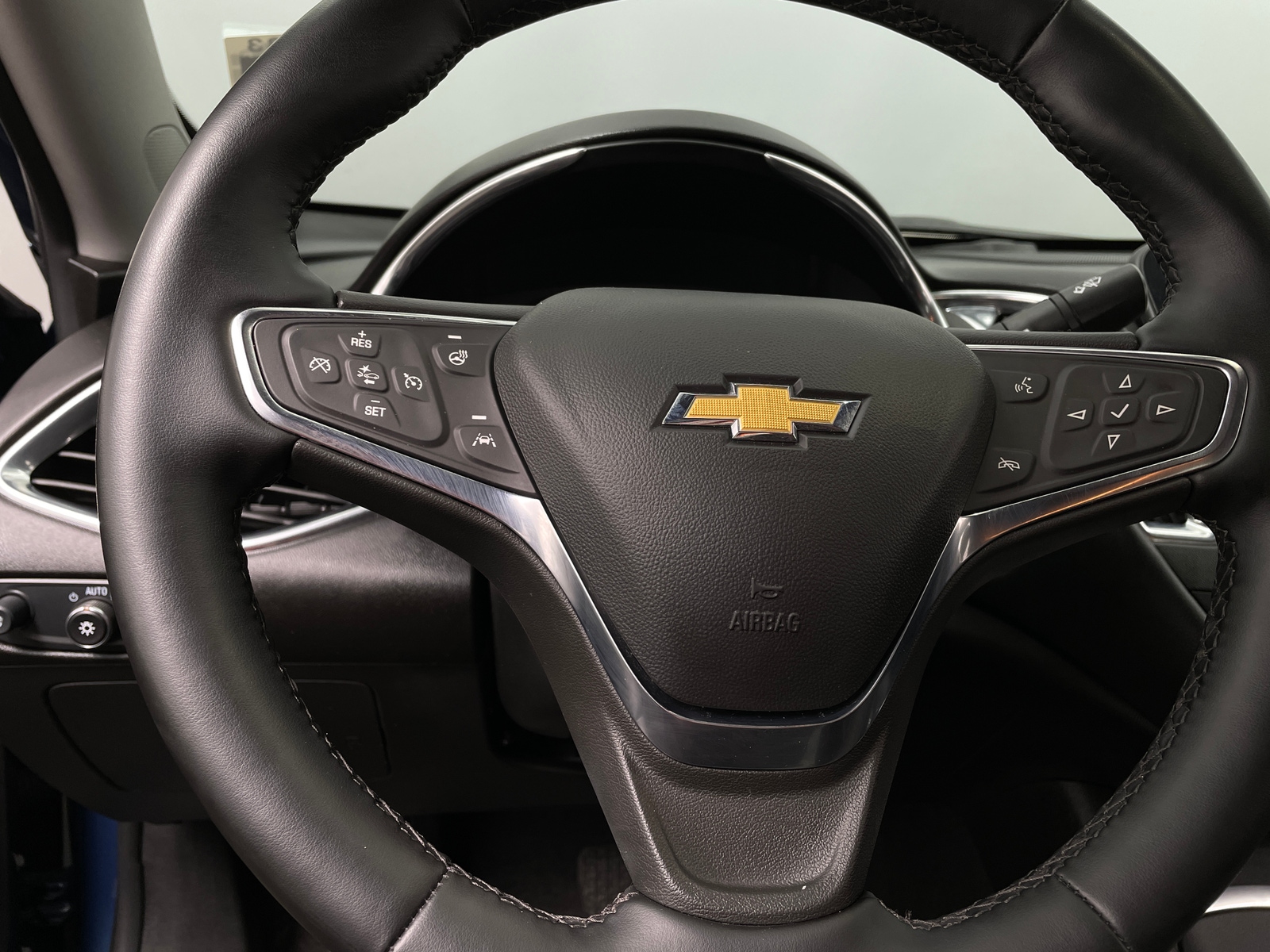 Thumbnail: 2024 Chevrolet Malibu - 4