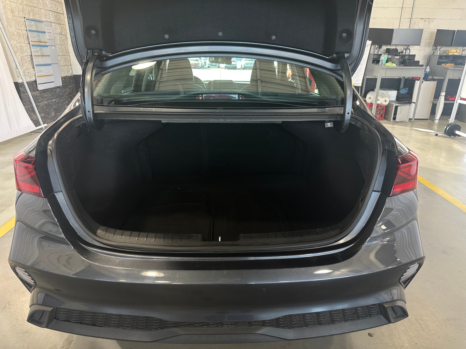 Thumbnail: 2024 Kia Forte - 7