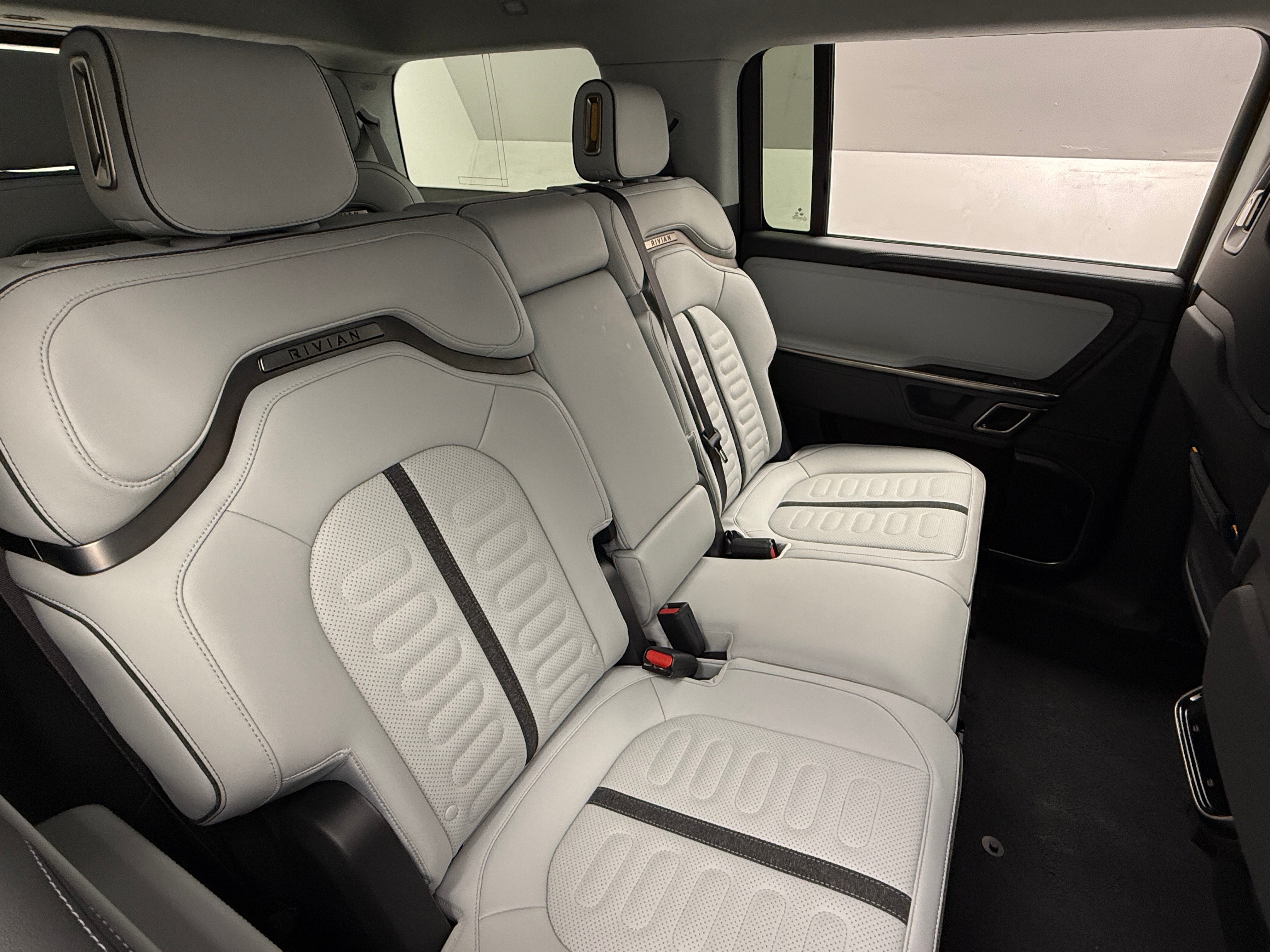 Used 2023 Rivian R1S Adventure with VIN 7PDSGBBA8PN025000 for sale in Oak Creek, WI