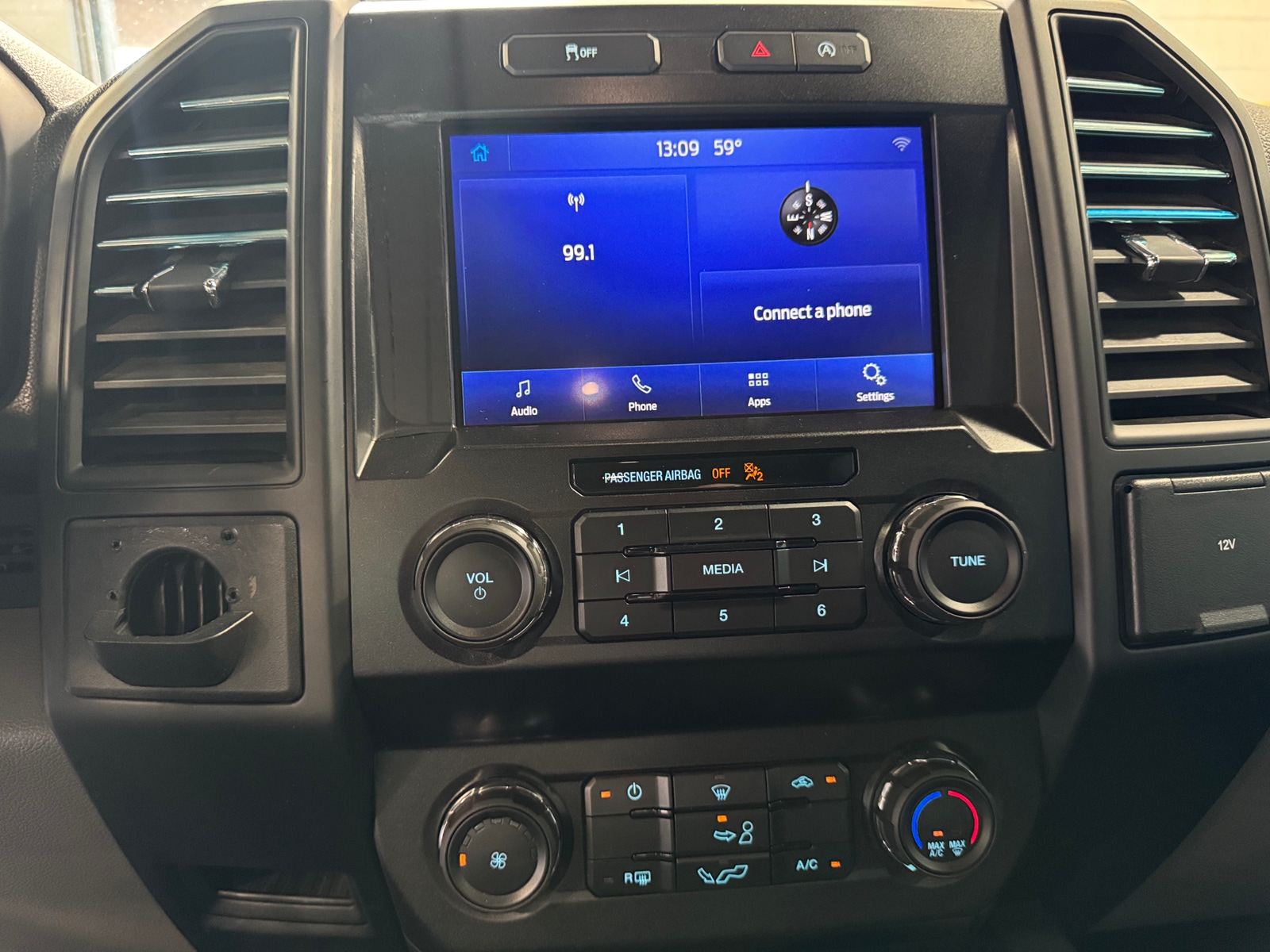 Thumbnail: 2019 Ford Econoline - 4