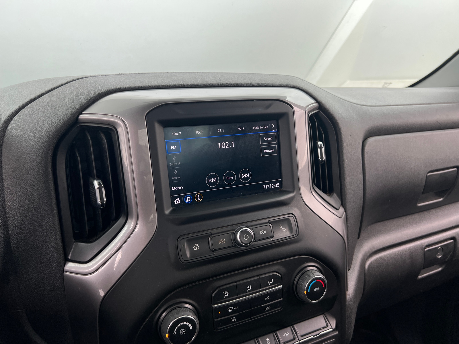 Thumbnail: 2021 Chevrolet Silverado 1500 - 3