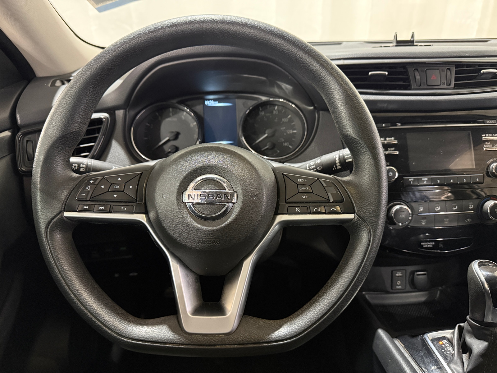 Thumbnail: 2017 Nissan Rogue - 5