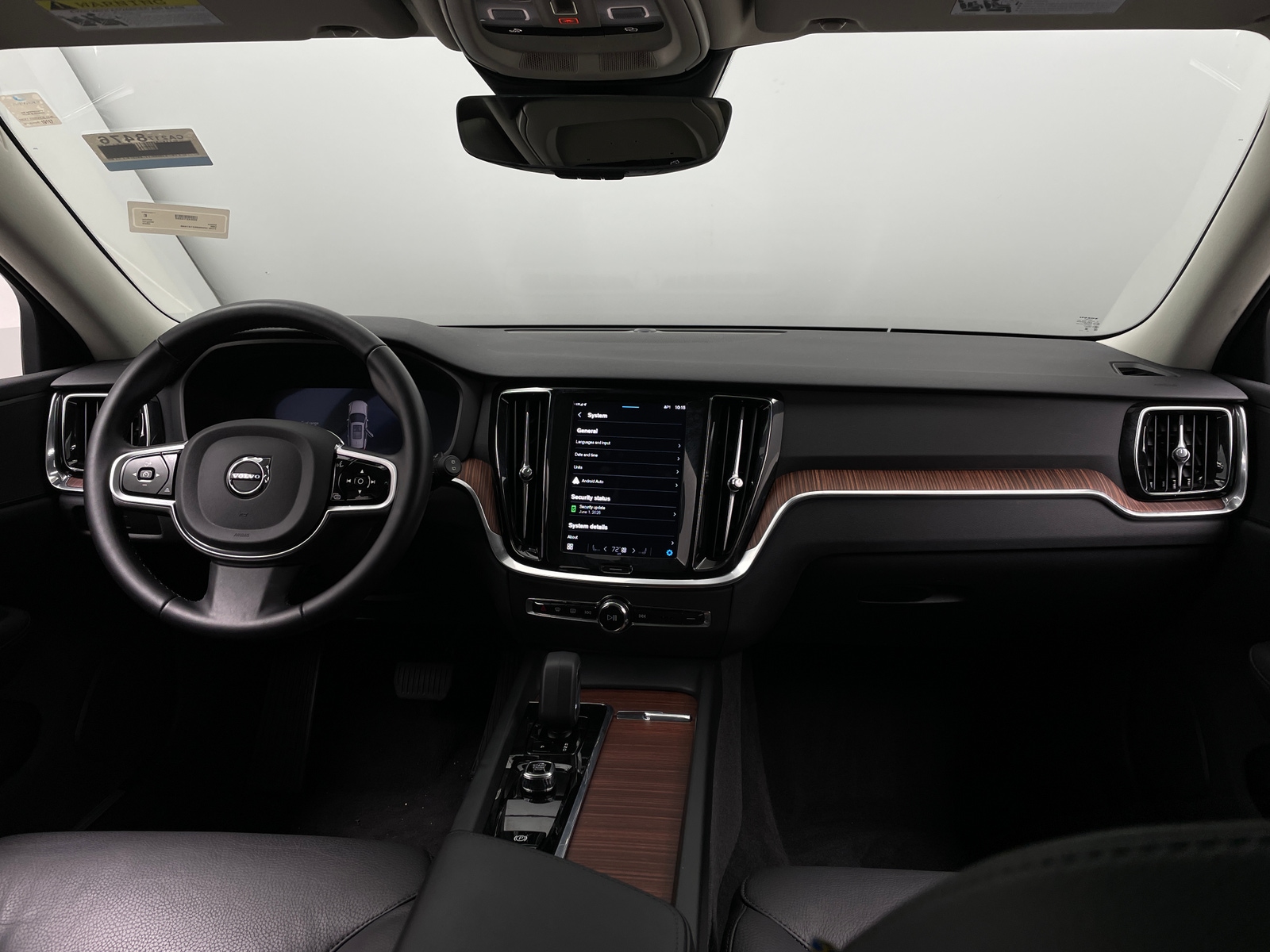 Thumbnail: 2025 Volvo V60 - 2