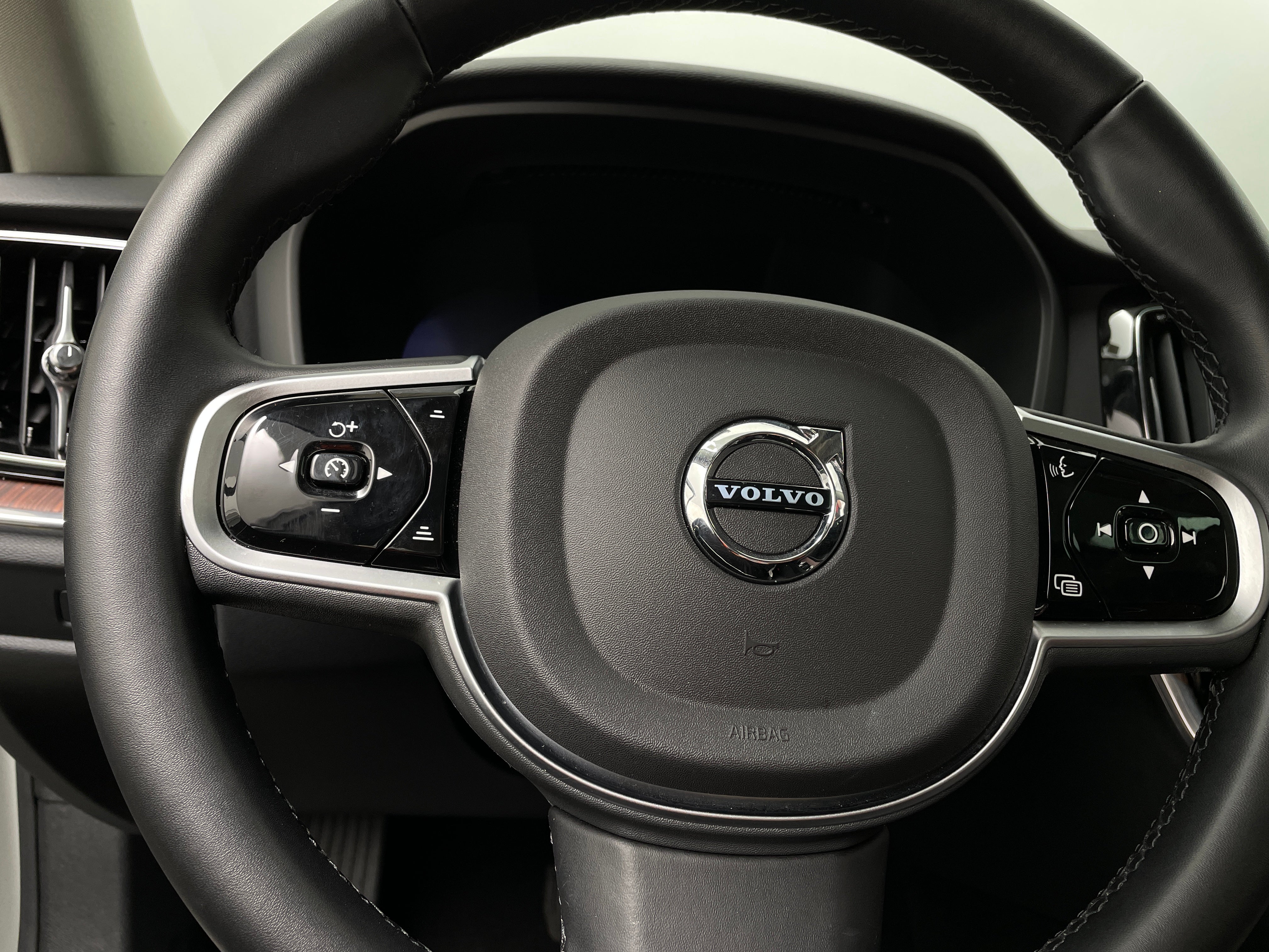 2025 Volvo V60 Cross Country