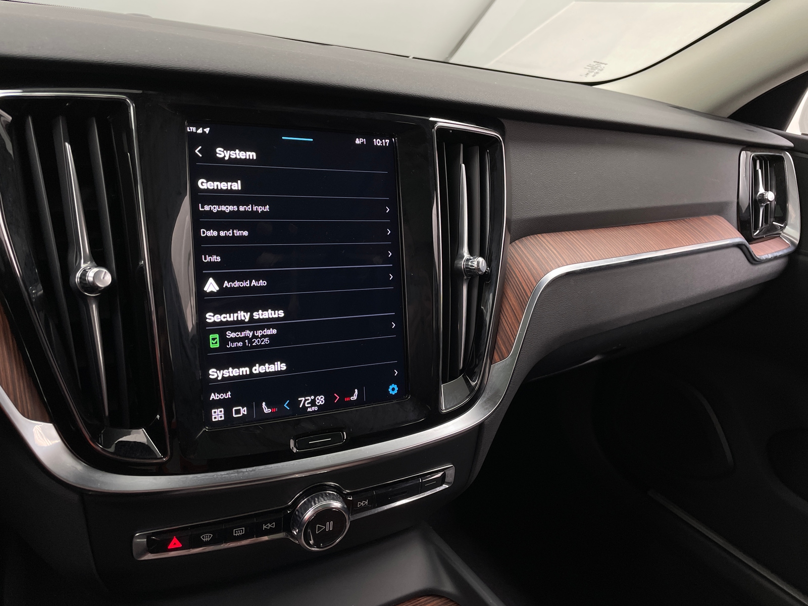 Thumbnail: 2025 Volvo V60 - 3