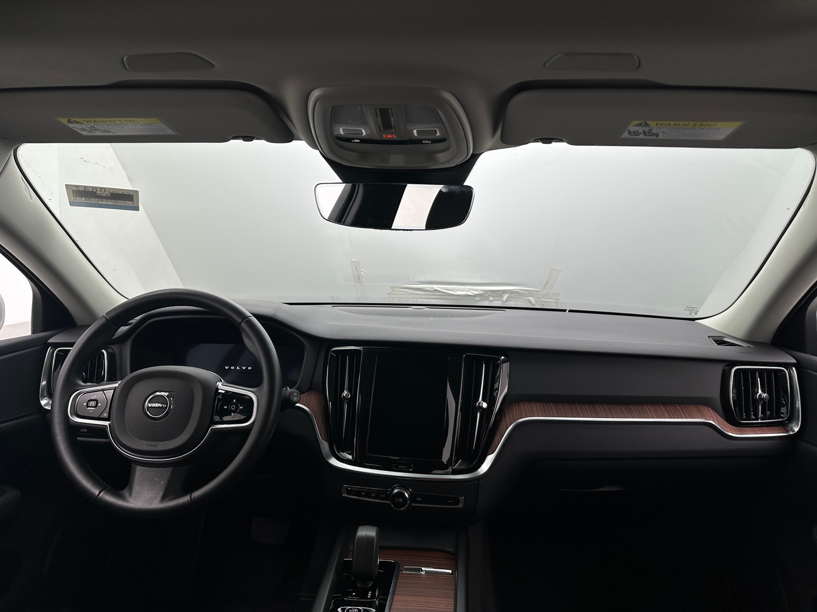 Thumbnail: 2025 Volvo V60 - 2