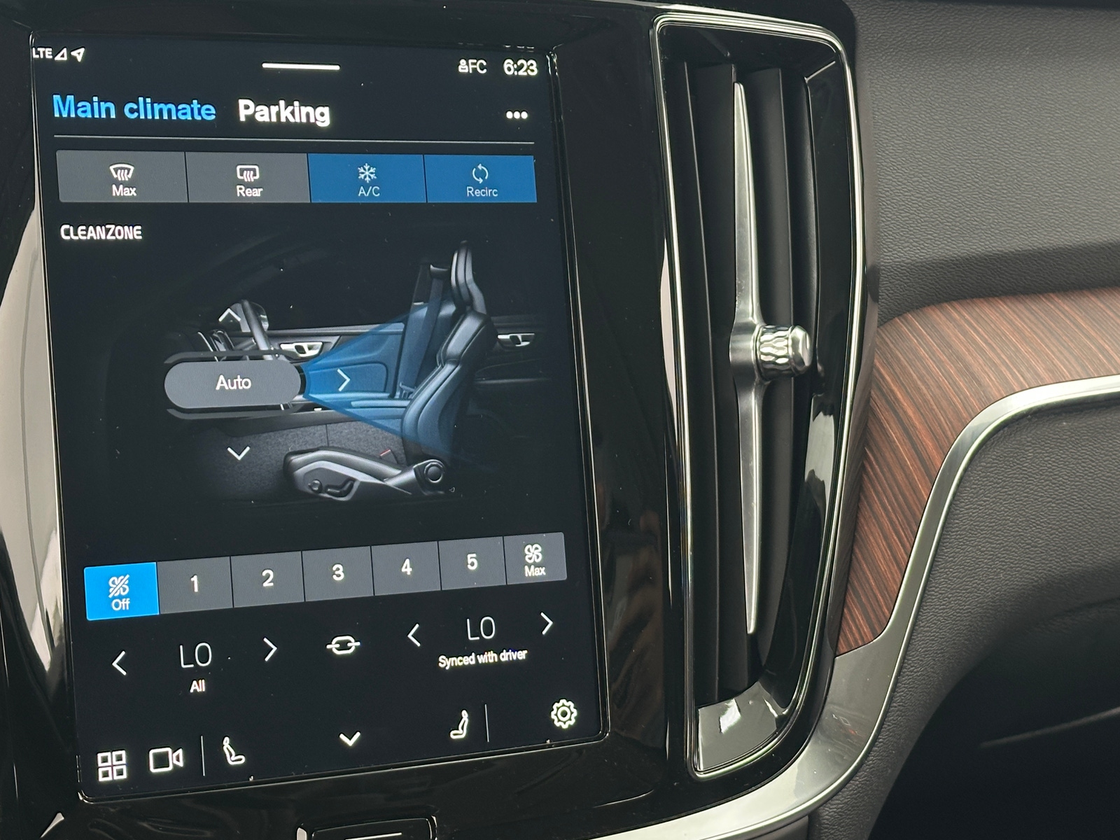 Thumbnail: 2025 Volvo V60 - 3