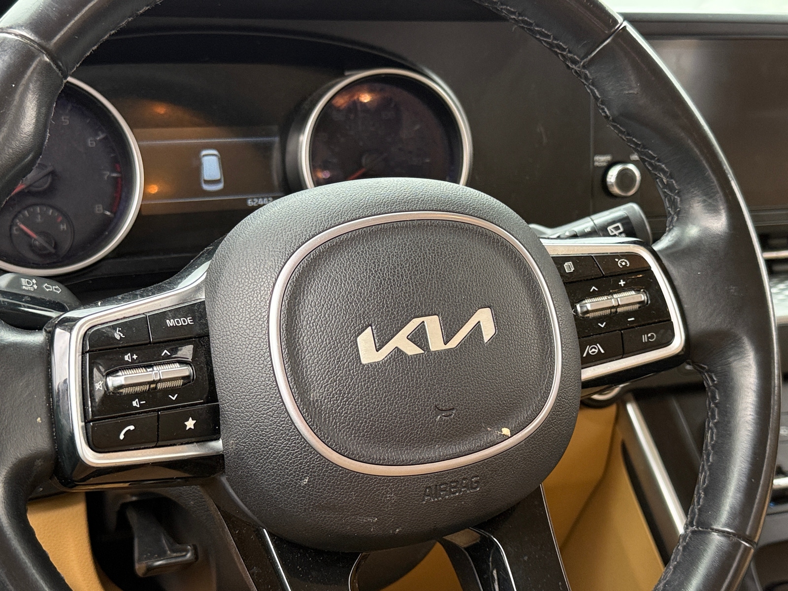 Thumbnail: 2022 Kia Carnival - 4