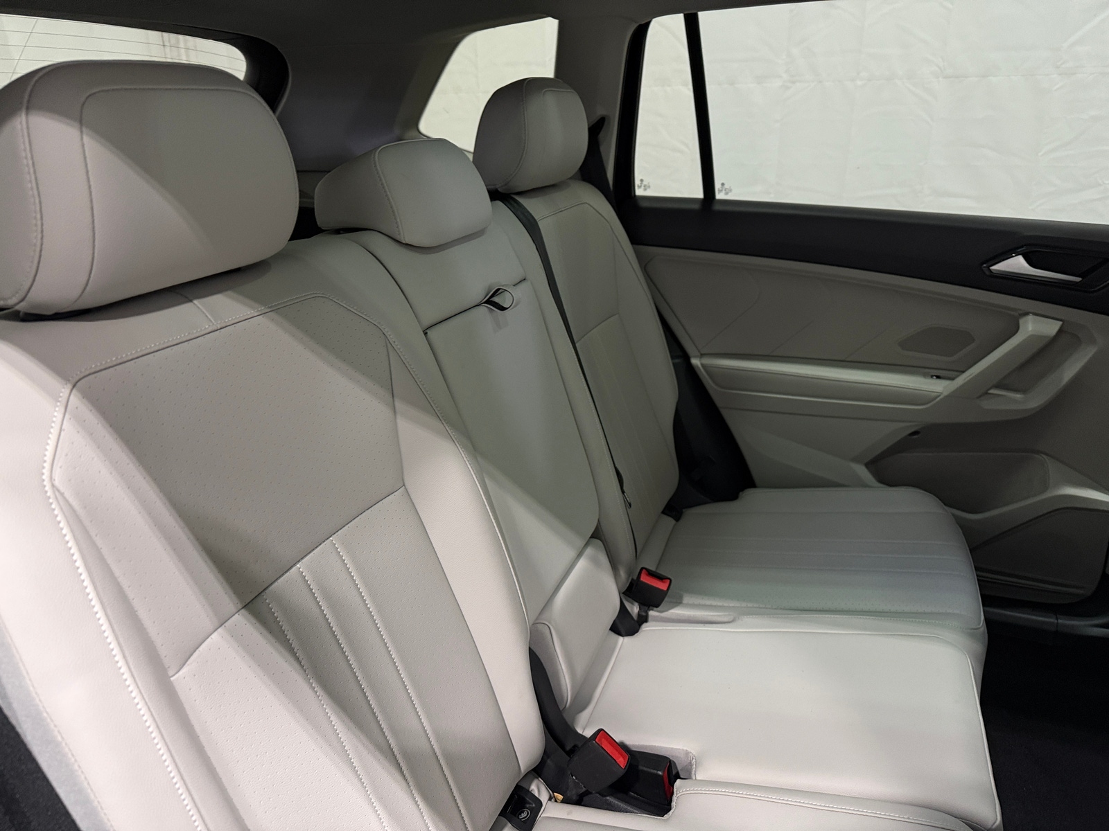 Thumbnail: 2022 Volkswagen Tiguan - 5