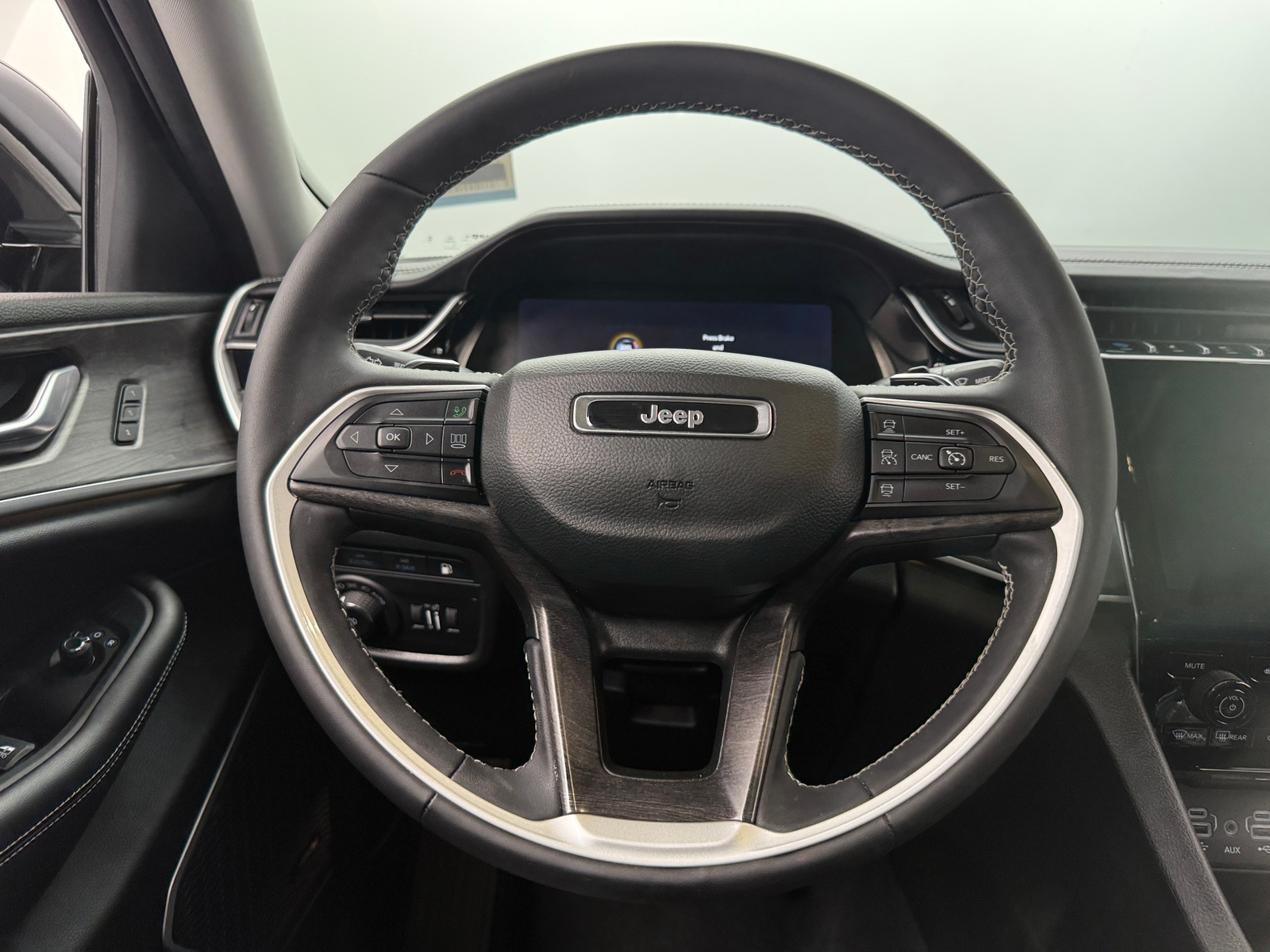 Thumbnail: 2022 Jeep Grand Cherokee - 4