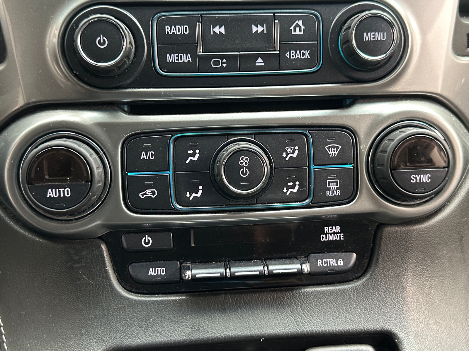 Thumbnail: 2019 Chevrolet Tahoe - 4