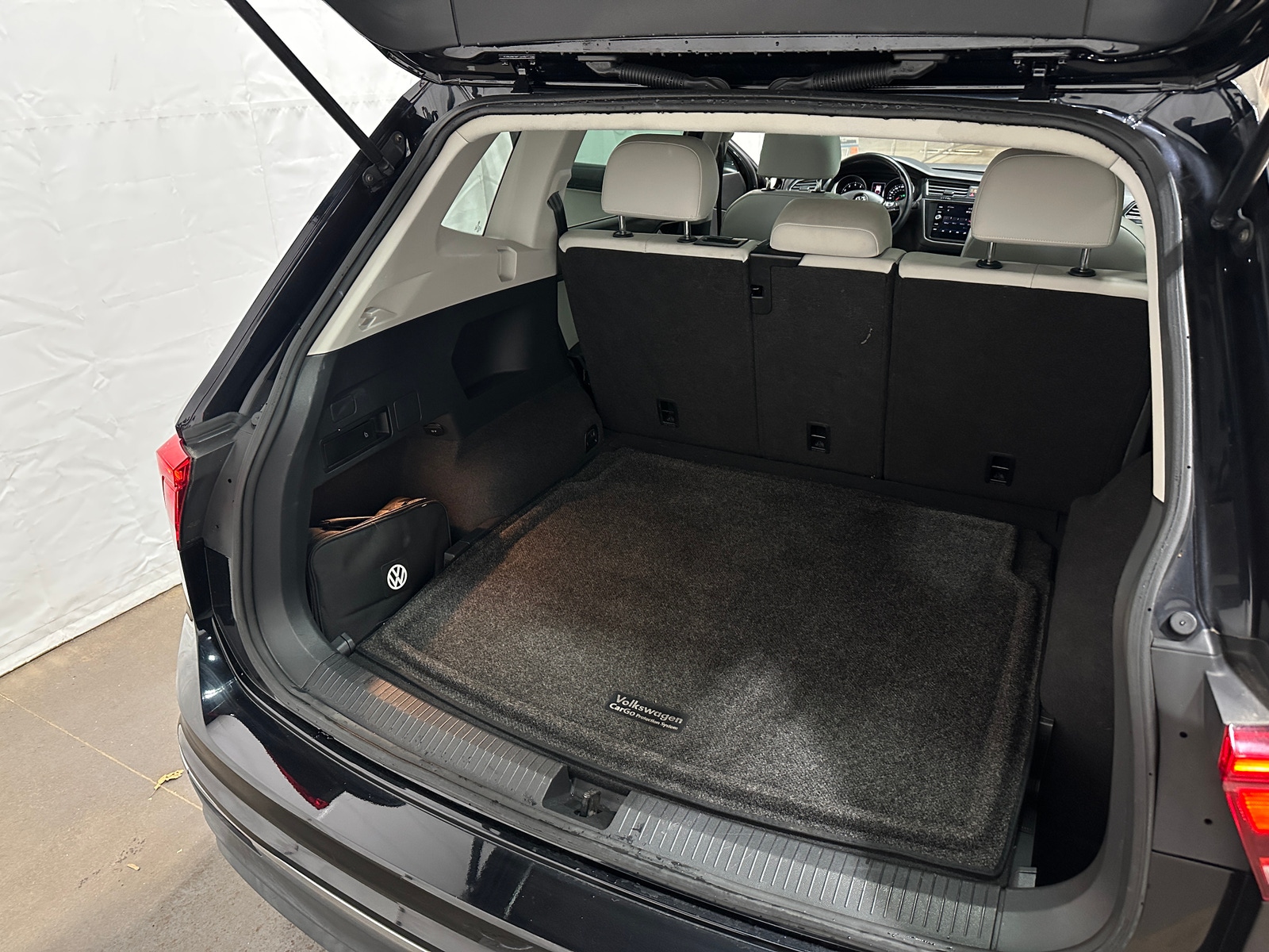 Thumbnail: 2018 Volkswagen Tiguan - 7