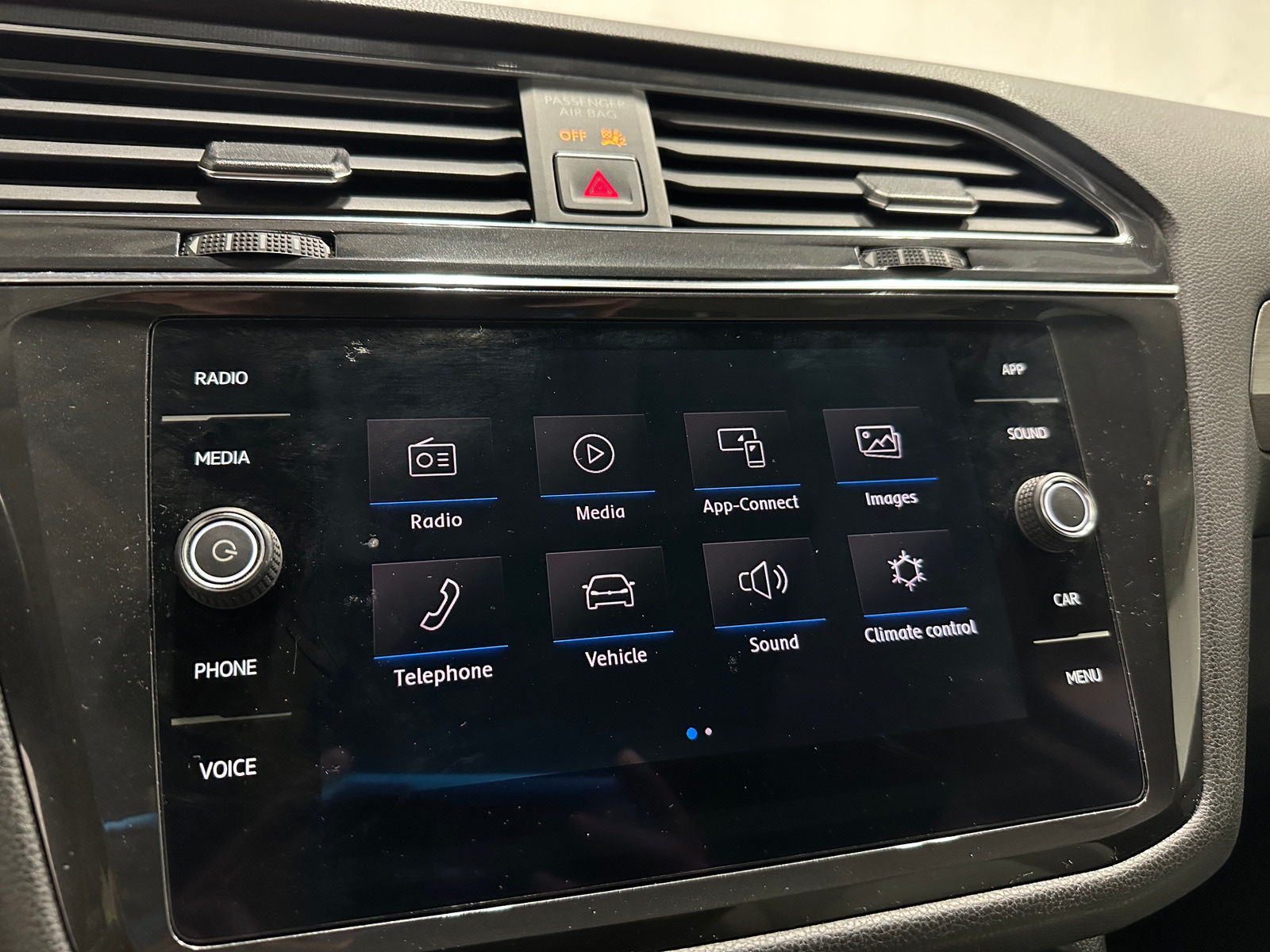 Thumbnail: 2018 Volkswagen Tiguan - 4