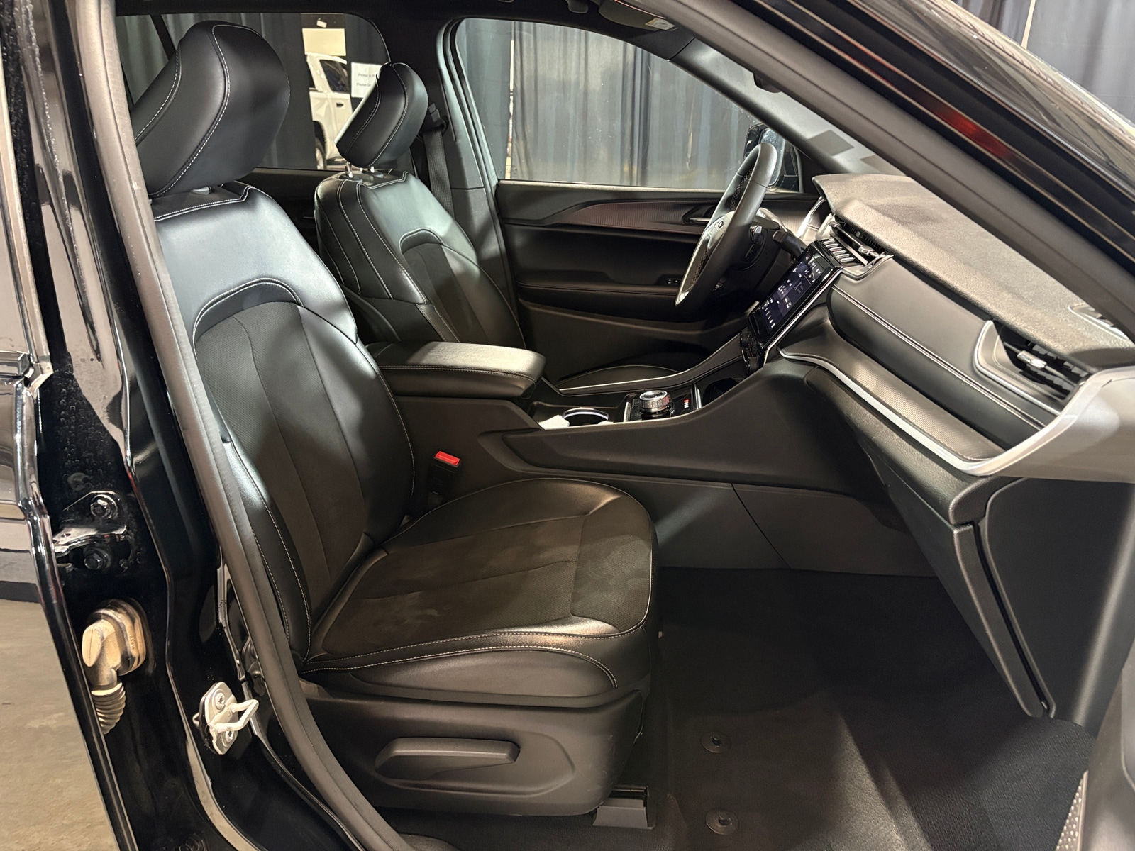 Thumbnail: 2024 Jeep Grand Cherokee - 2