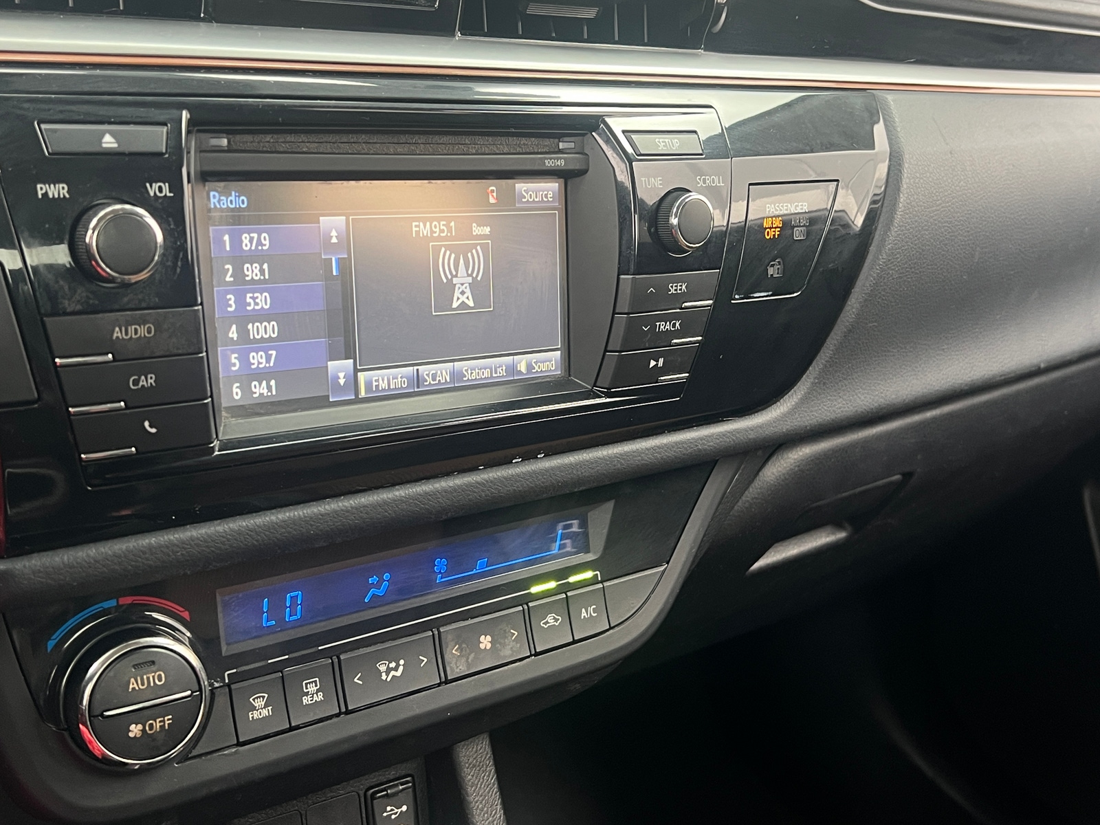 Thumbnail: 2015 Toyota Corolla - 3