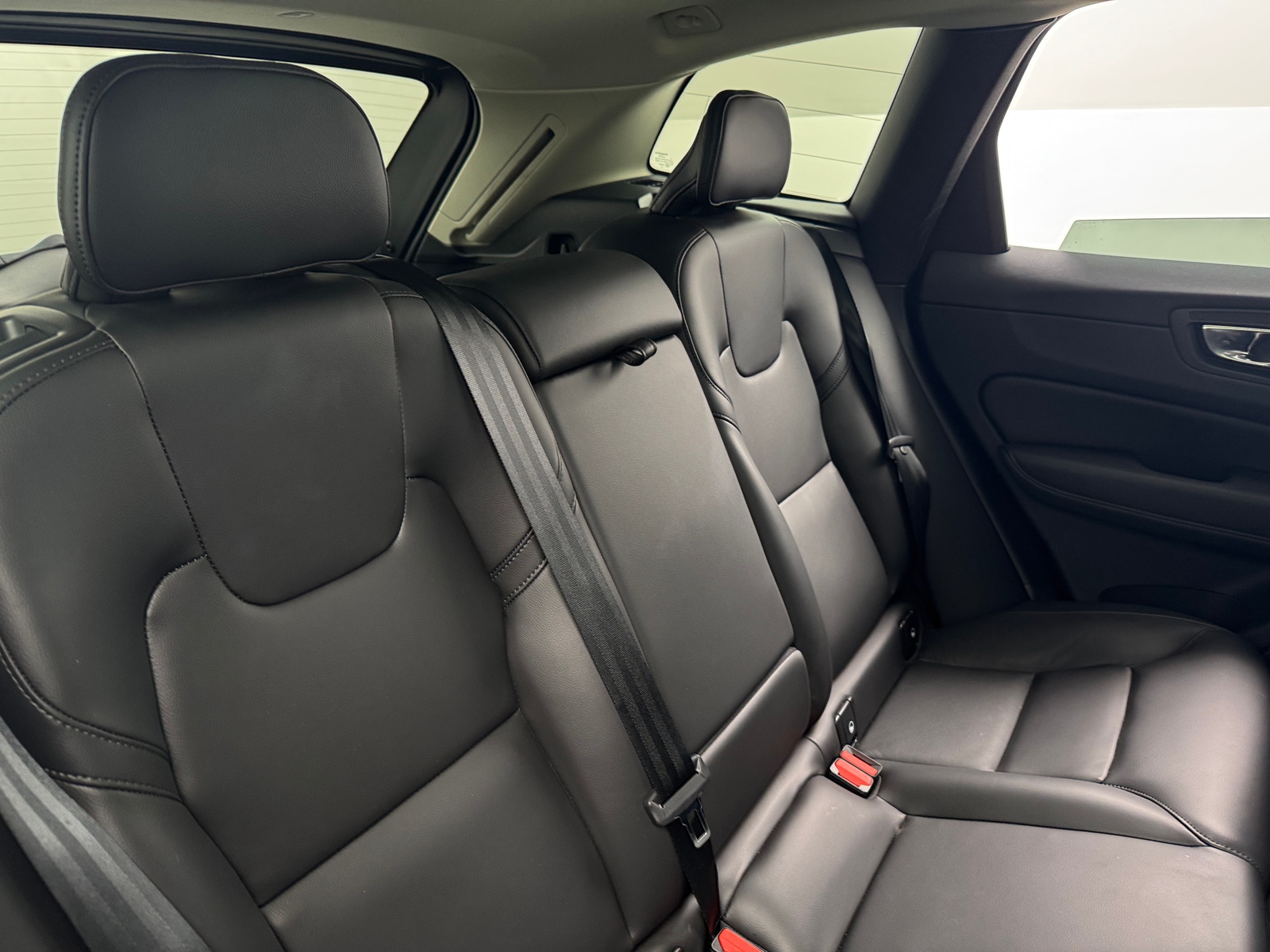 Thumbnail: 2025 Volvo XC60 - 6