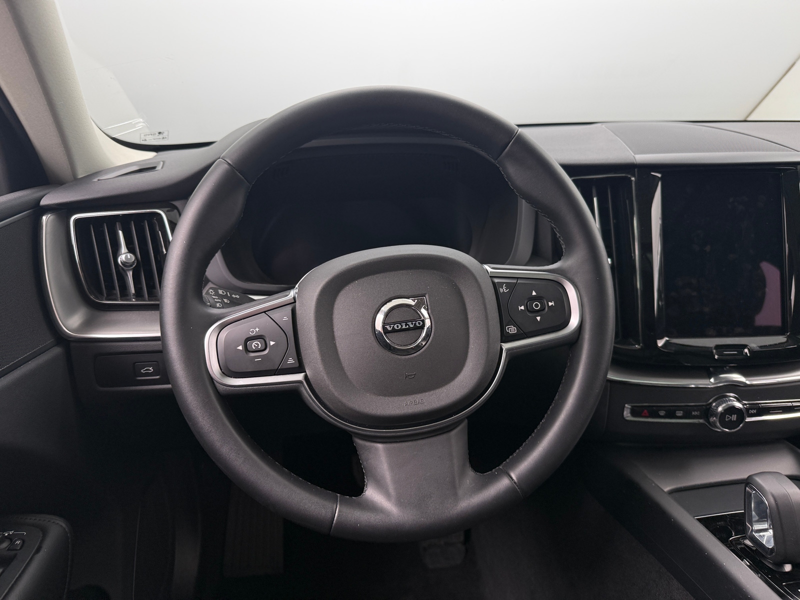 Thumbnail: 2025 Volvo XC60 - 5