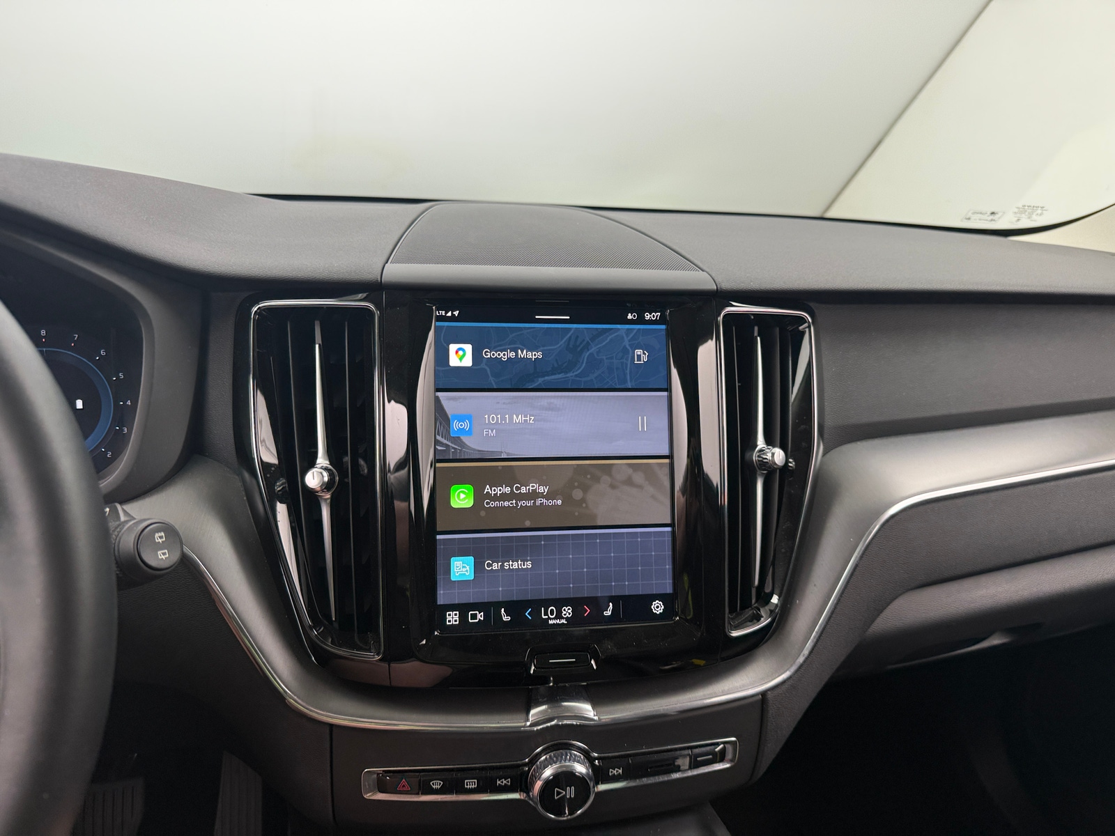 Thumbnail: 2025 Volvo XC60 - 4