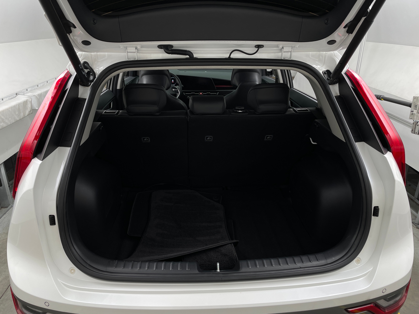 Thumbnail: 2023 Kia Niro - 6