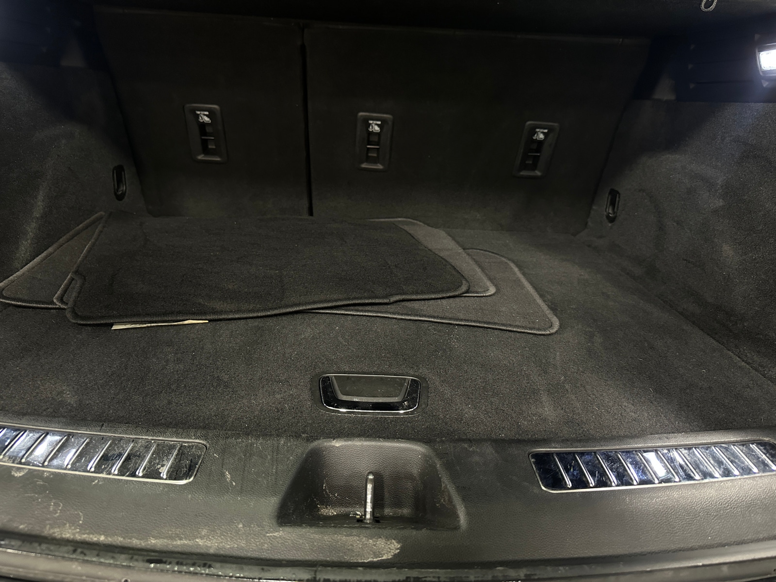 Thumbnail: 2019 Cadillac XT4 - 6