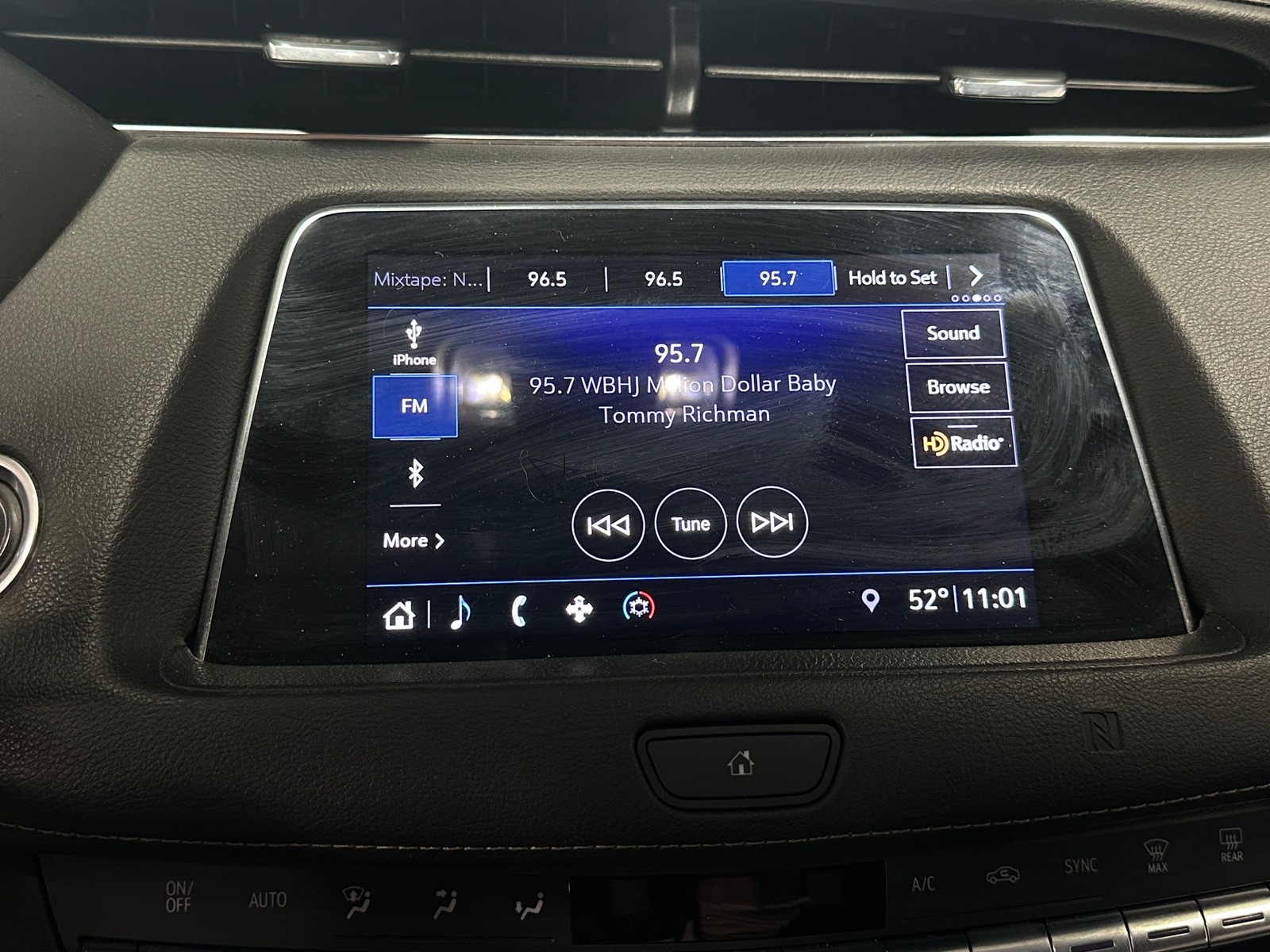 Thumbnail: 2019 Cadillac XT4 - 3