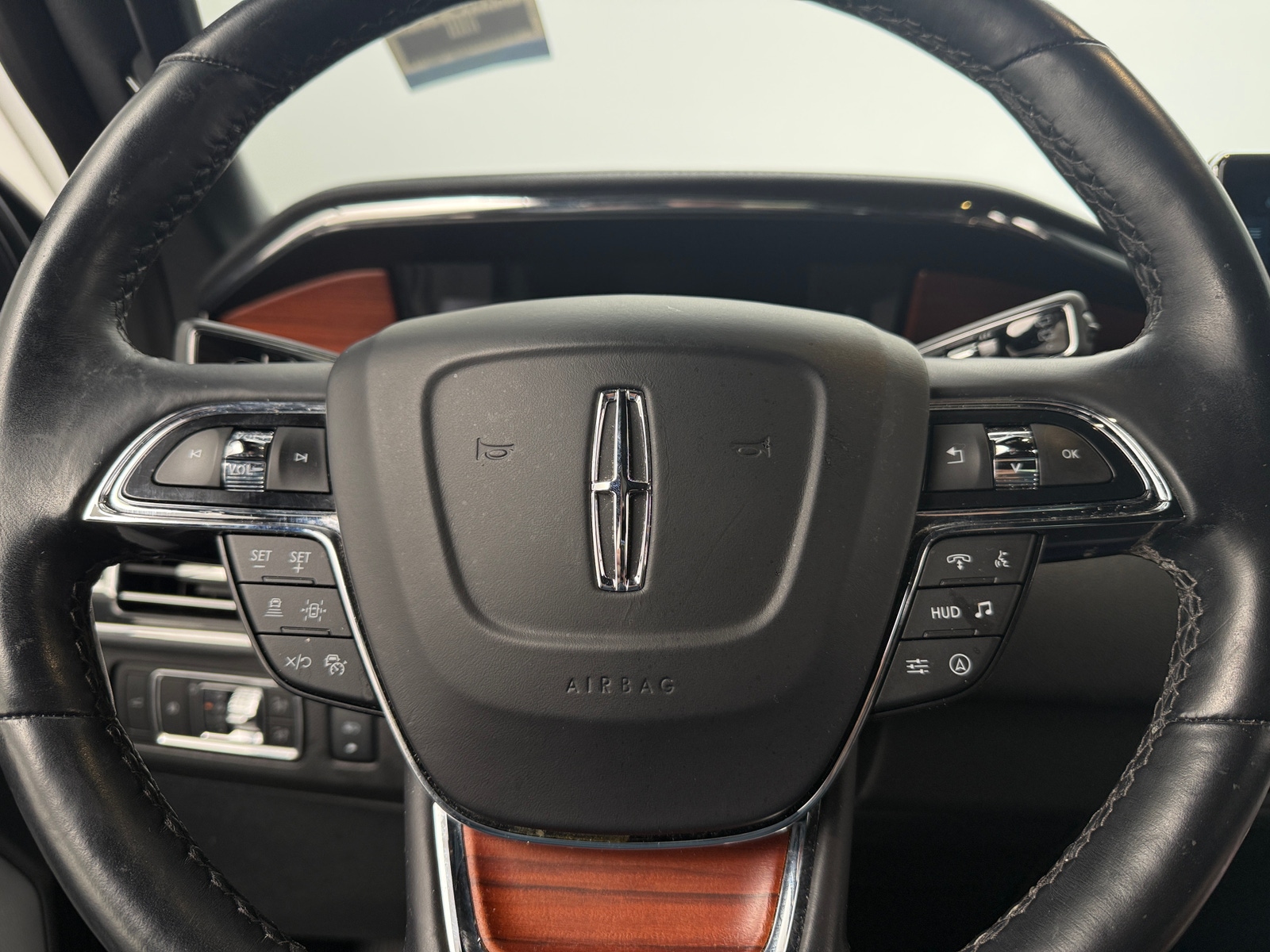 Thumbnail: 2023 Lincoln Navigator - 4