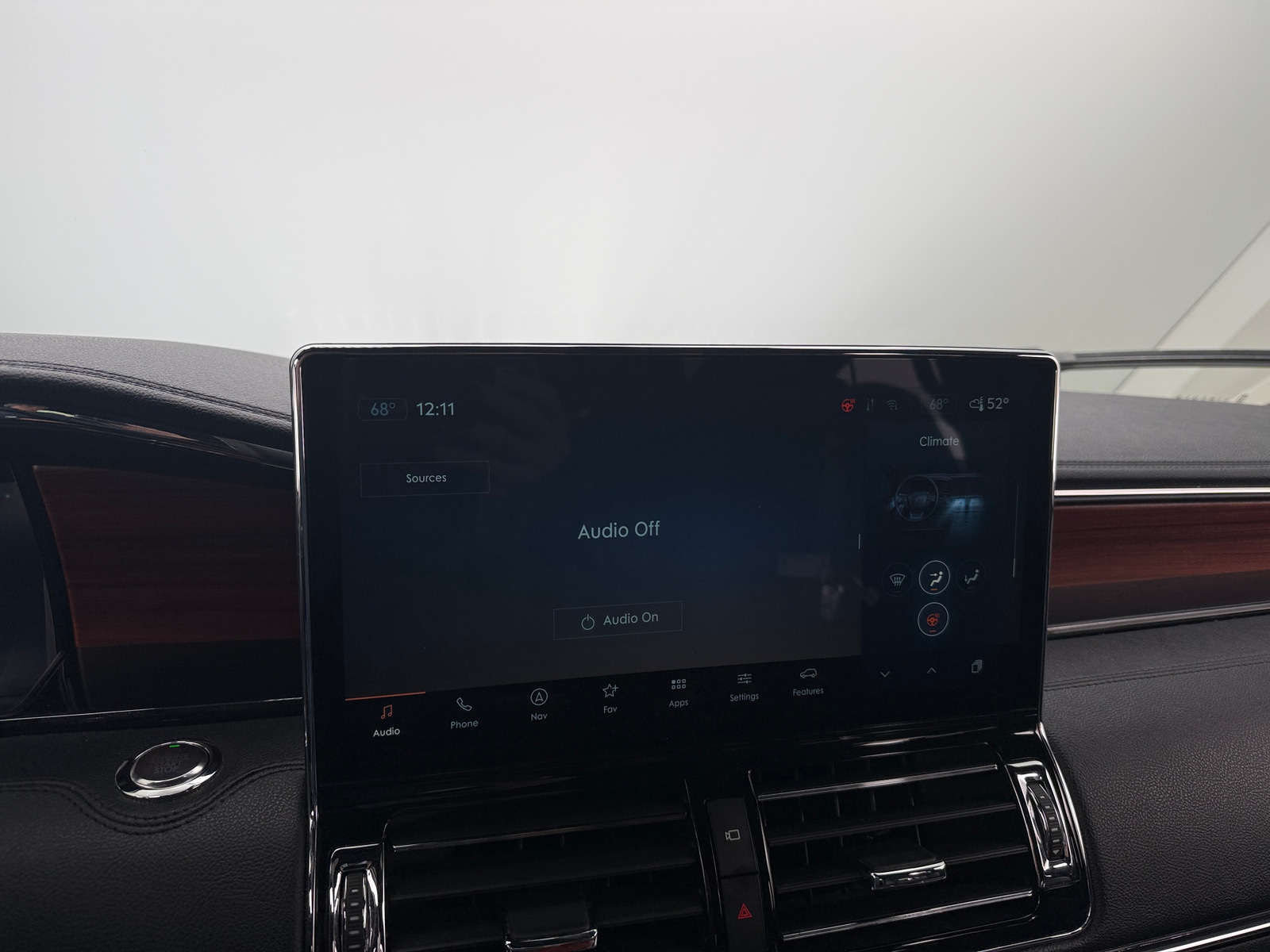 Thumbnail: 2023 Lincoln Navigator - 3