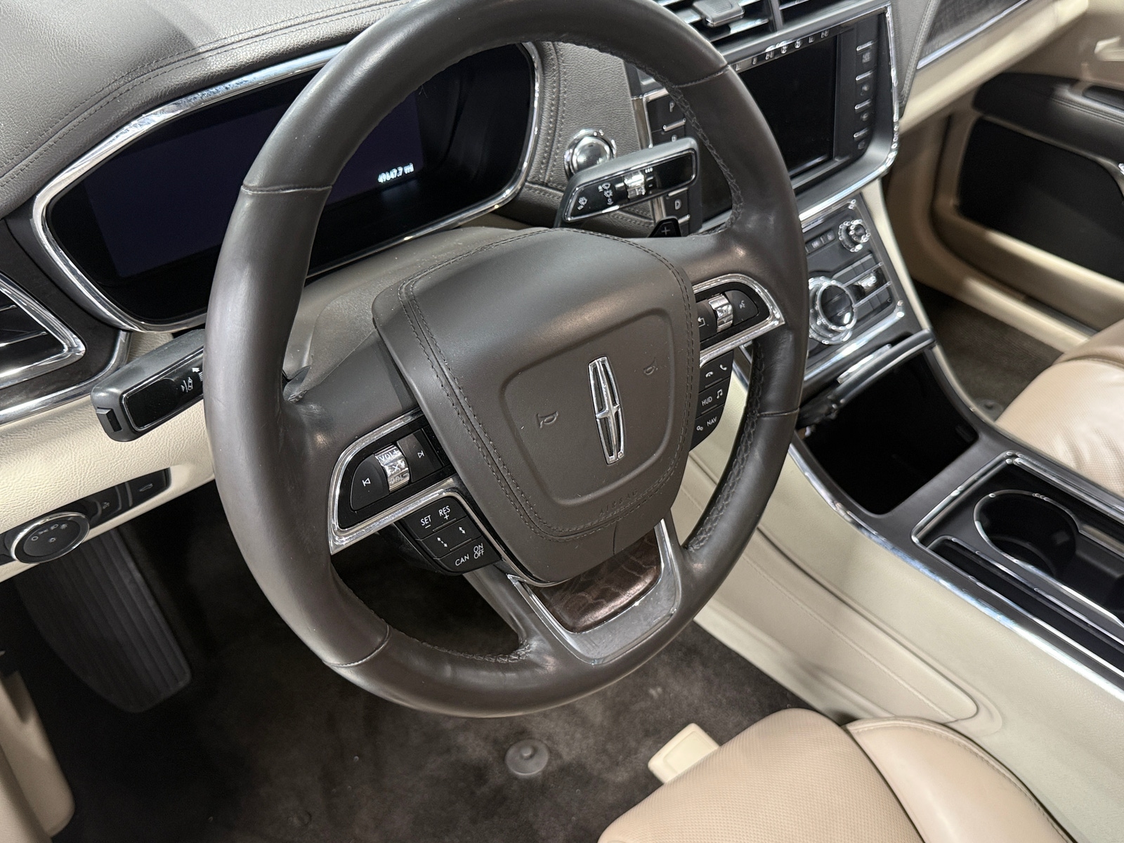 Thumbnail: 2017 Lincoln Continental - 4