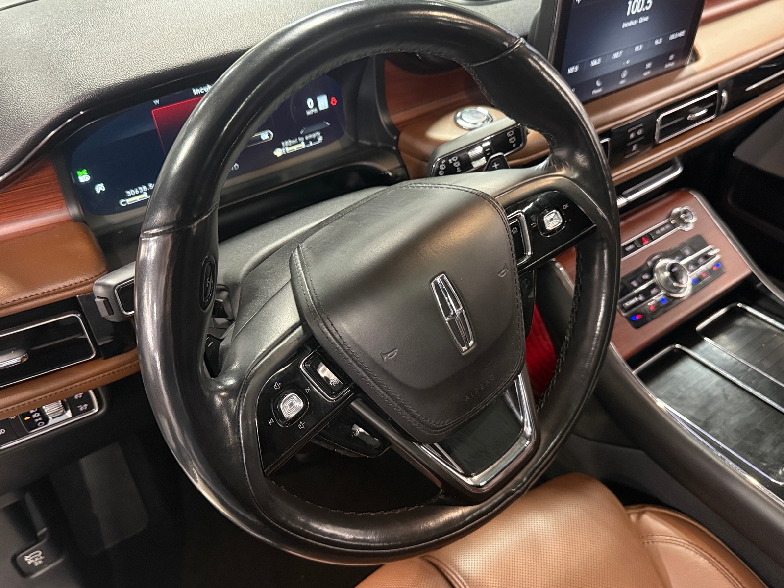 Thumbnail: 2023 Lincoln Aviator - 4