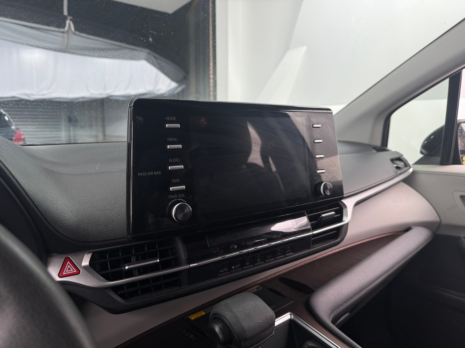 Thumbnail: 2022 Toyota Sienna - 4