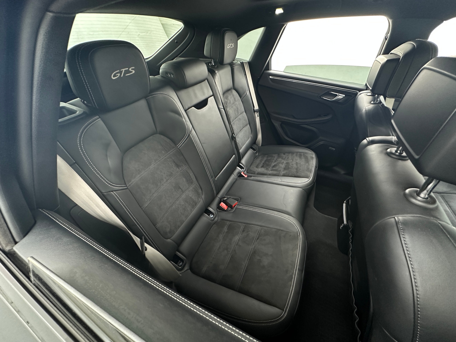 Thumbnail: 2021 Porsche Macan - 5