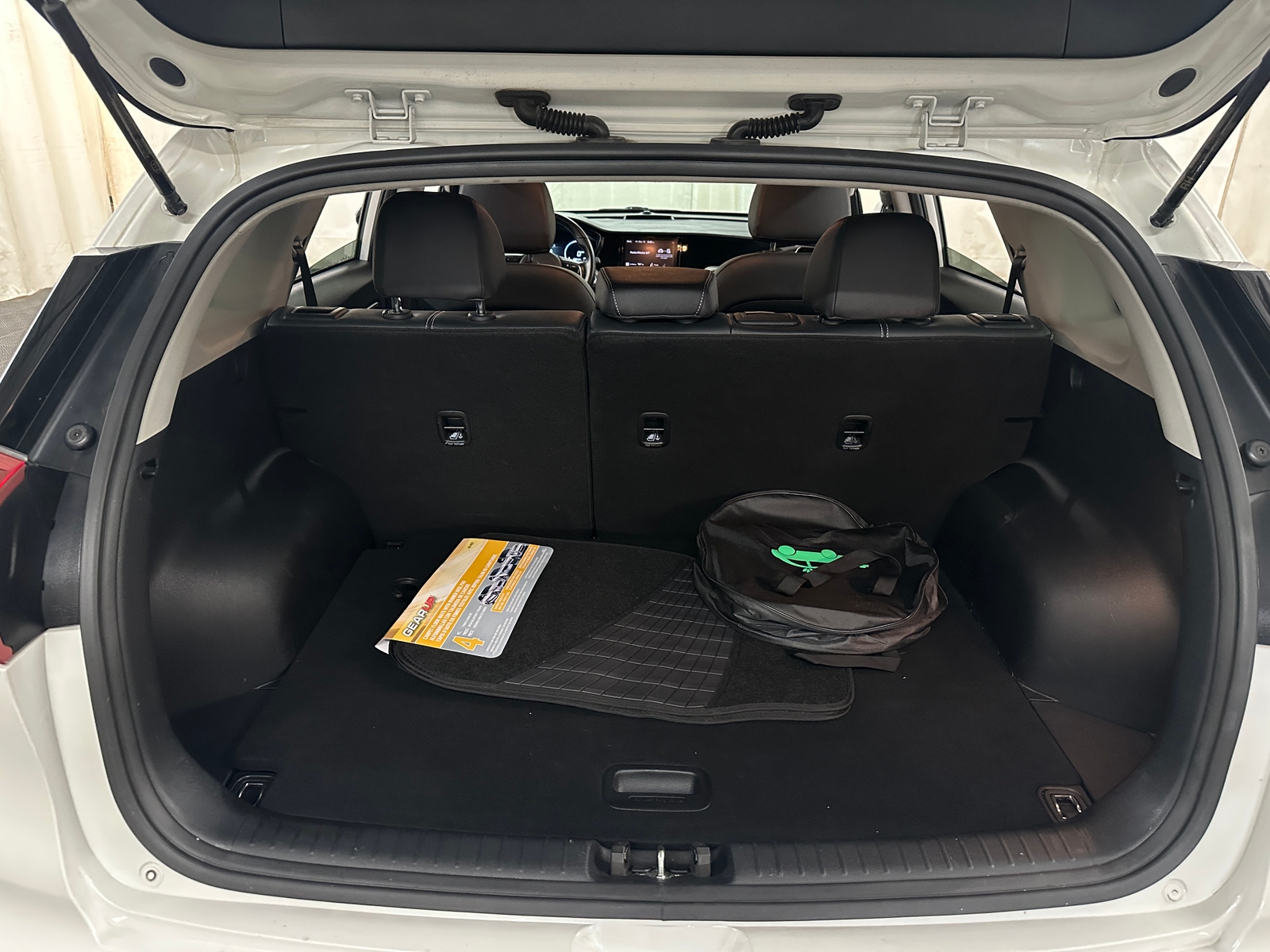 Thumbnail: 2022 Kia Niro - 7