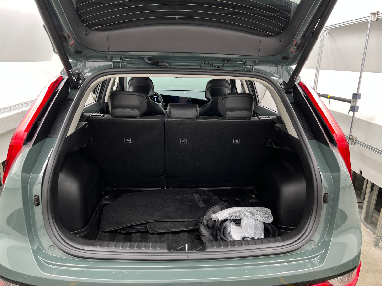 Thumbnail: 2023 Kia Niro - 7