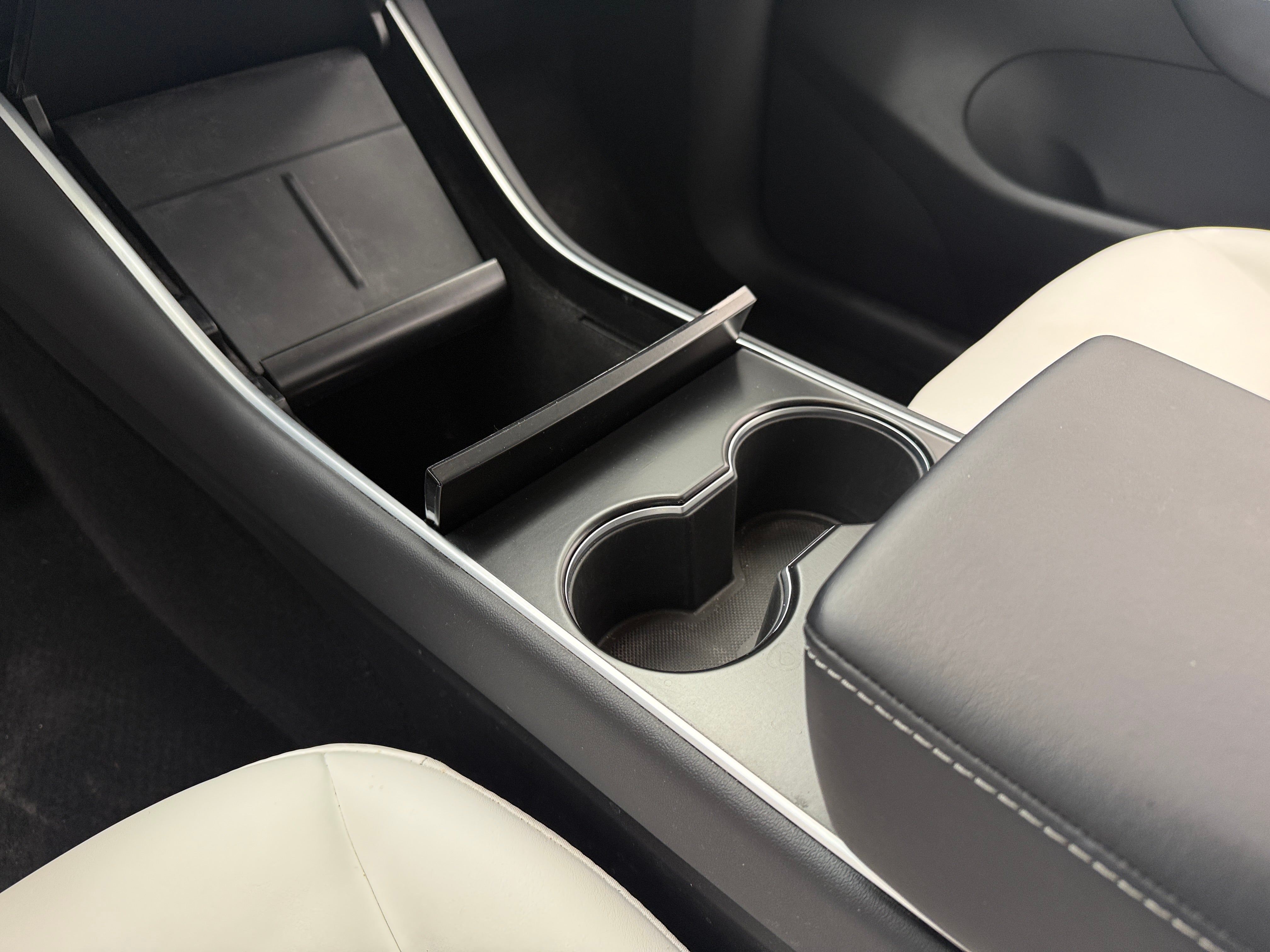 Used 2021 Tesla Model Y Long Range with VIN 5YJYGDEE8MF079550 for sale in Oak Creek, WI