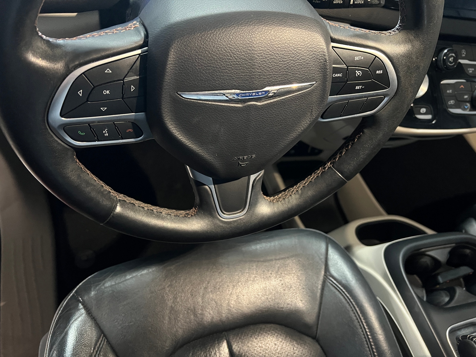 Thumbnail: 2017 Chrysler Pacifica - 4