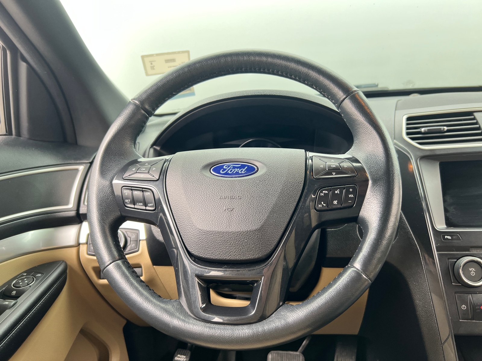 Thumbnail: 2017 Ford Explorer - 4